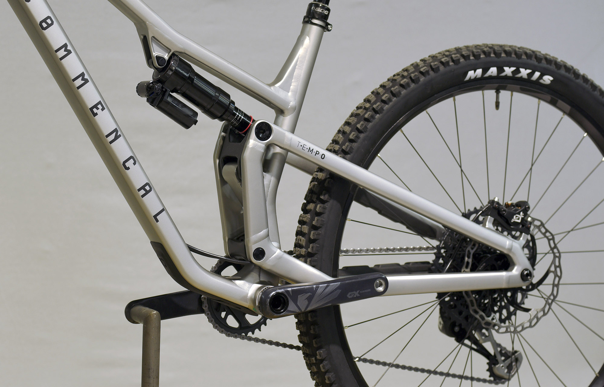 COMMENCAL T.E.M.P.O. RACE SILVER - L (23100056) image number null