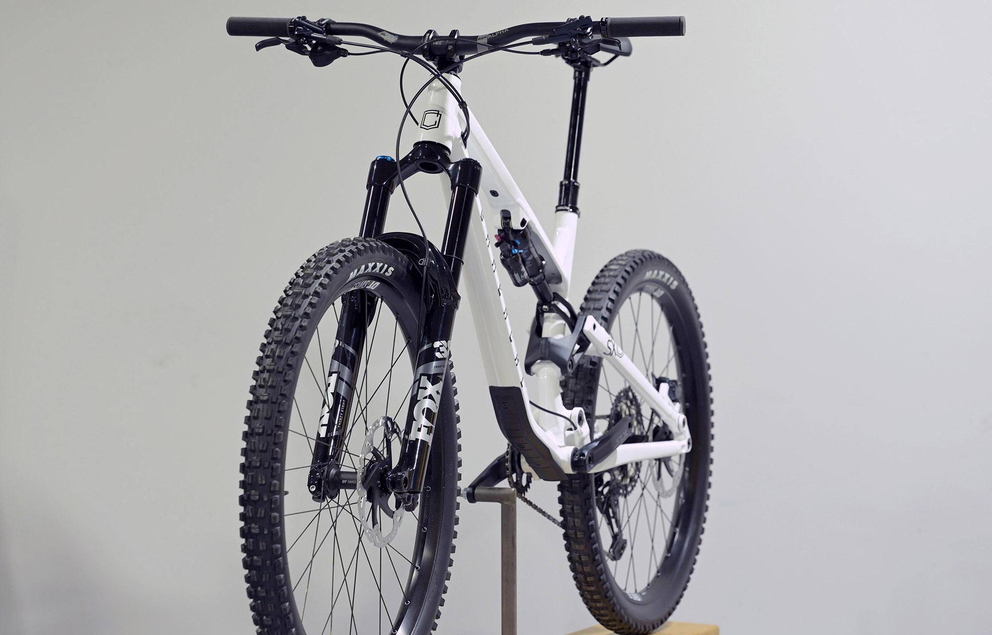 COMMENCAL META SX V4 ESSENTIAL PURE WHITE - L (25131303) image cover number large 4