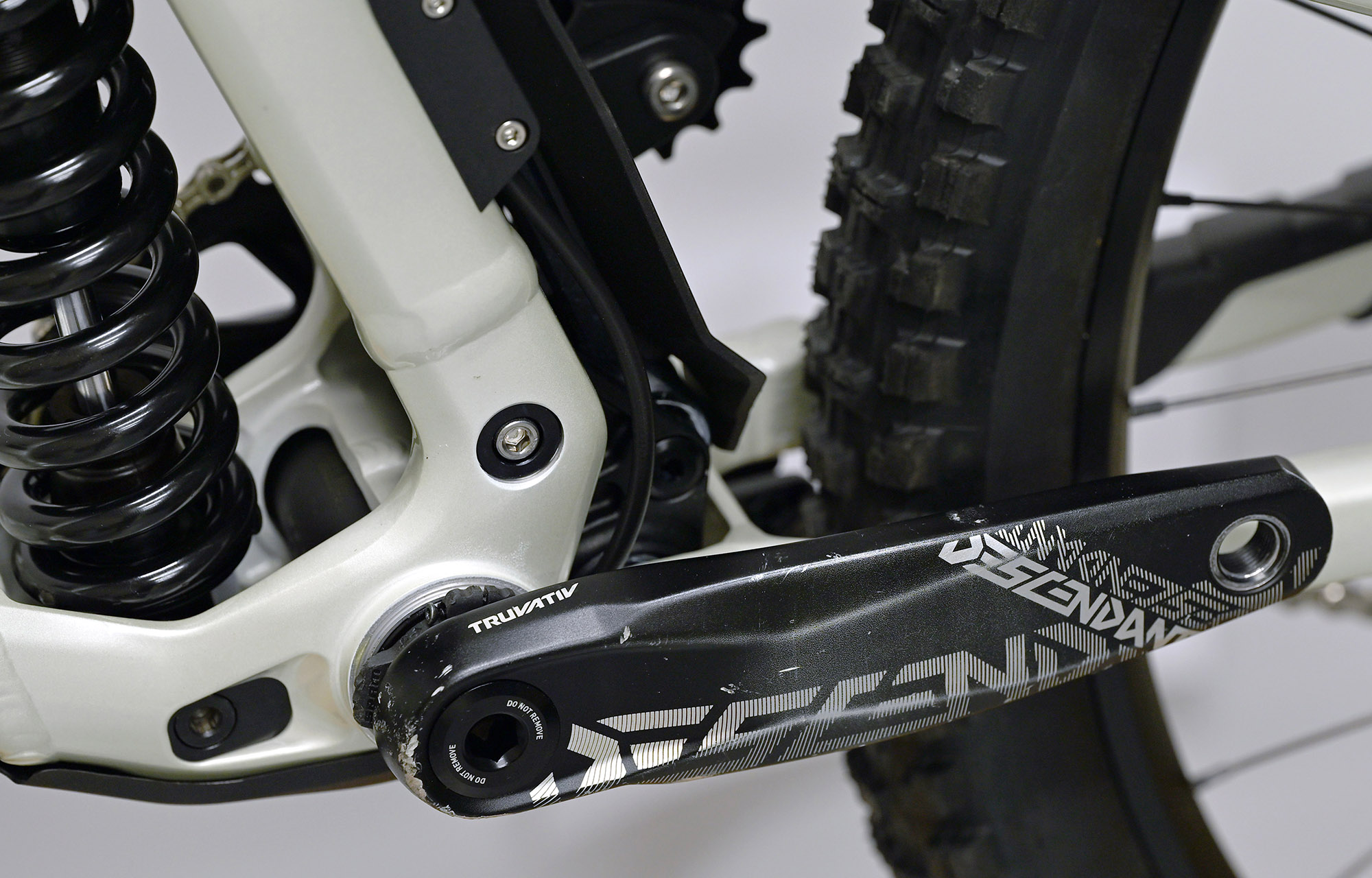 COMMENCAL SUPREME DH V5 ESSENTIAL CLEAR SILVER - M (23150102) image number null