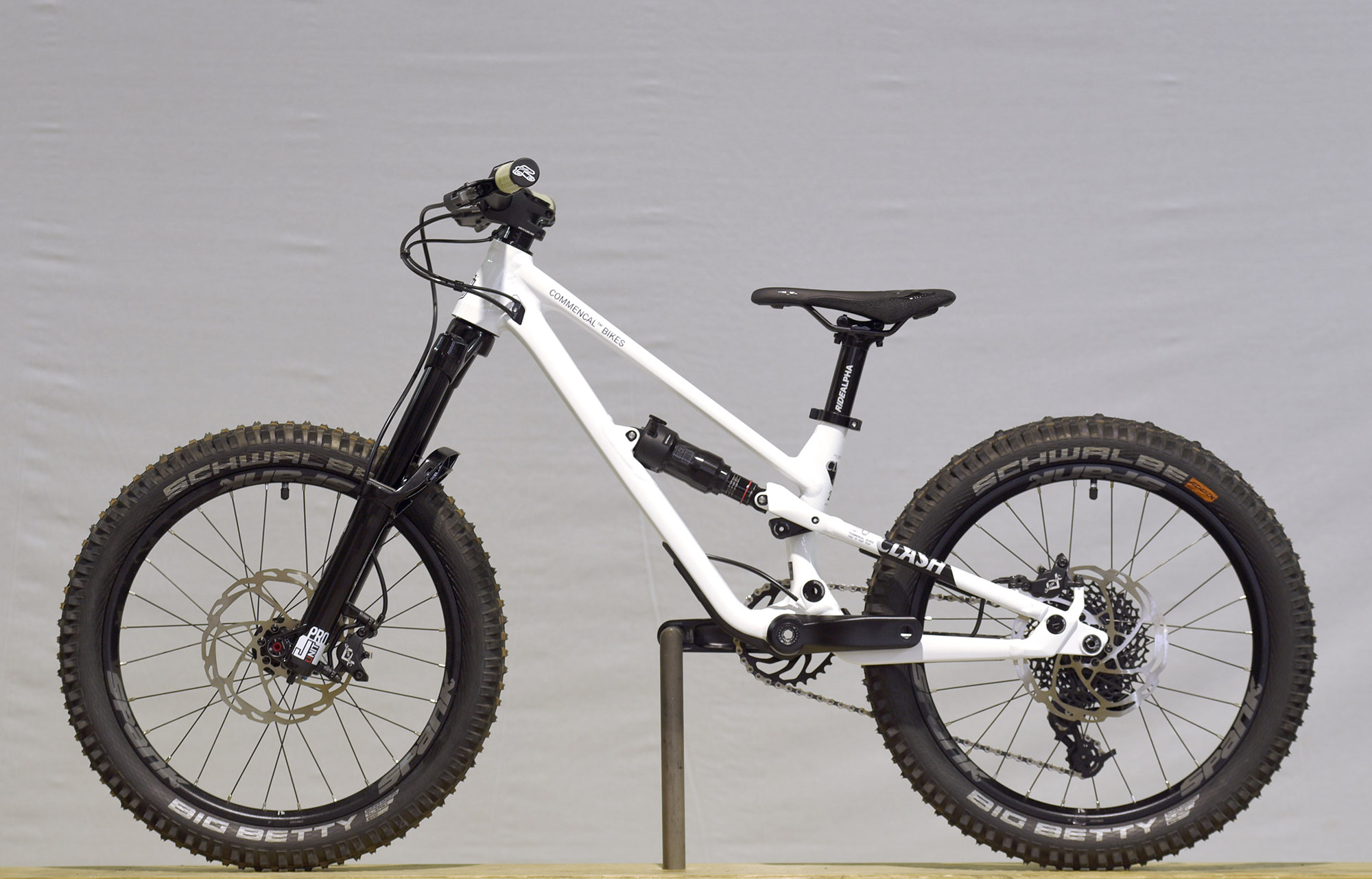COMMENCAL CLASH 20 V2 PURE WHITE - 20 (22175300) image number null