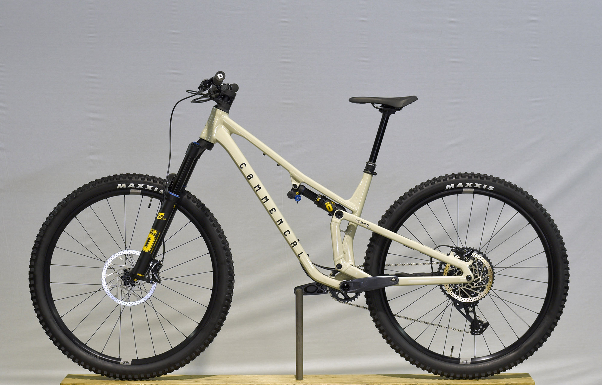 COMMENCAL T.E.M.P.O. OHLINS EDITION CHALK - M (22123902) image number null