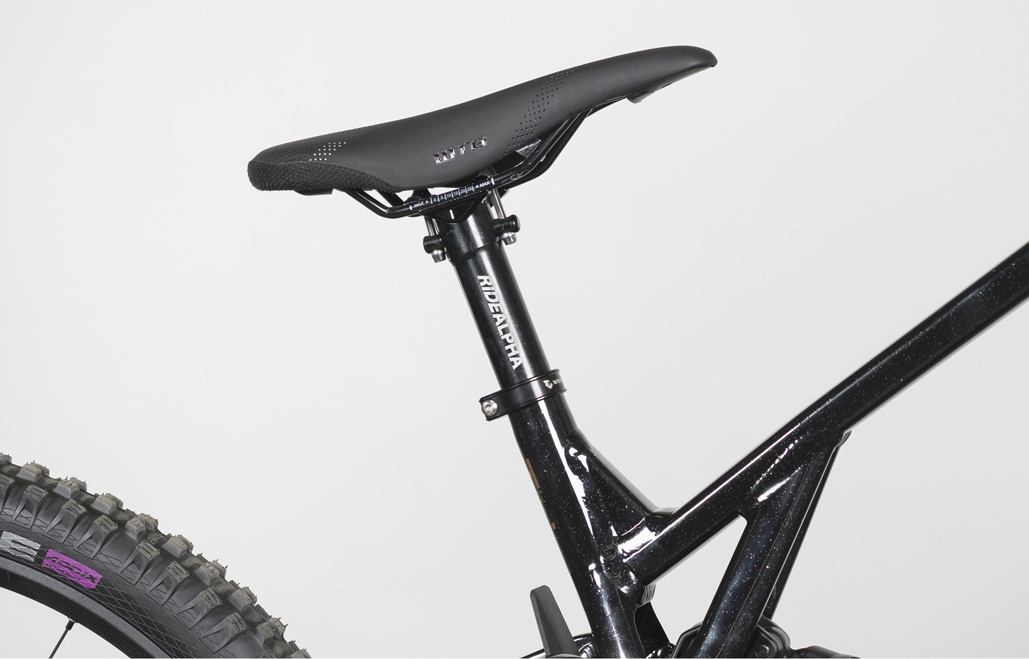 COMMENCAL SUPREME DH V5 SIGNATURE GLITTERY BLACK ALC - M (22102058) image number null