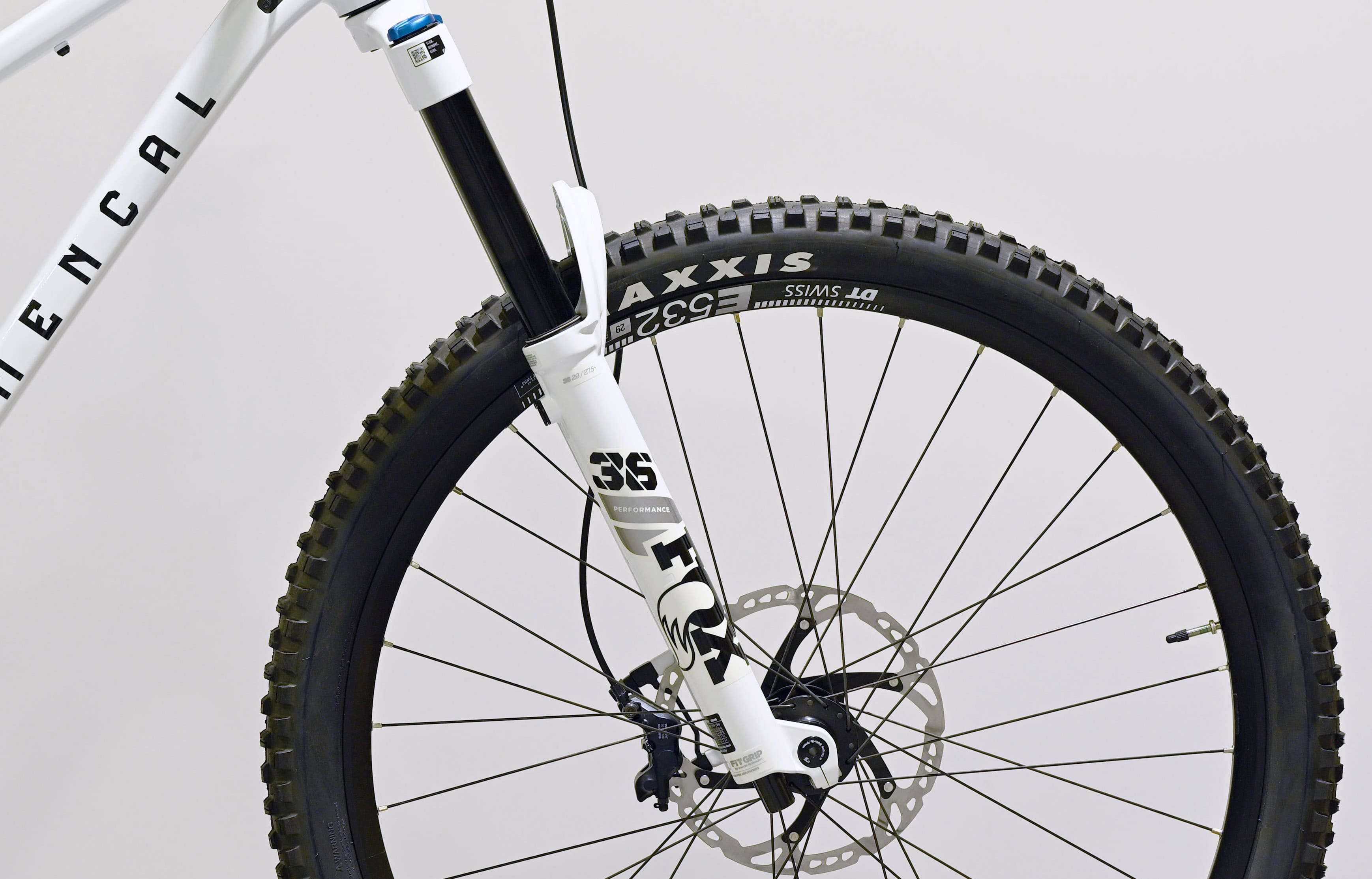 COMMENCAL META V5 ESSENTIAL PURE WHITE - L (23121103) image number null