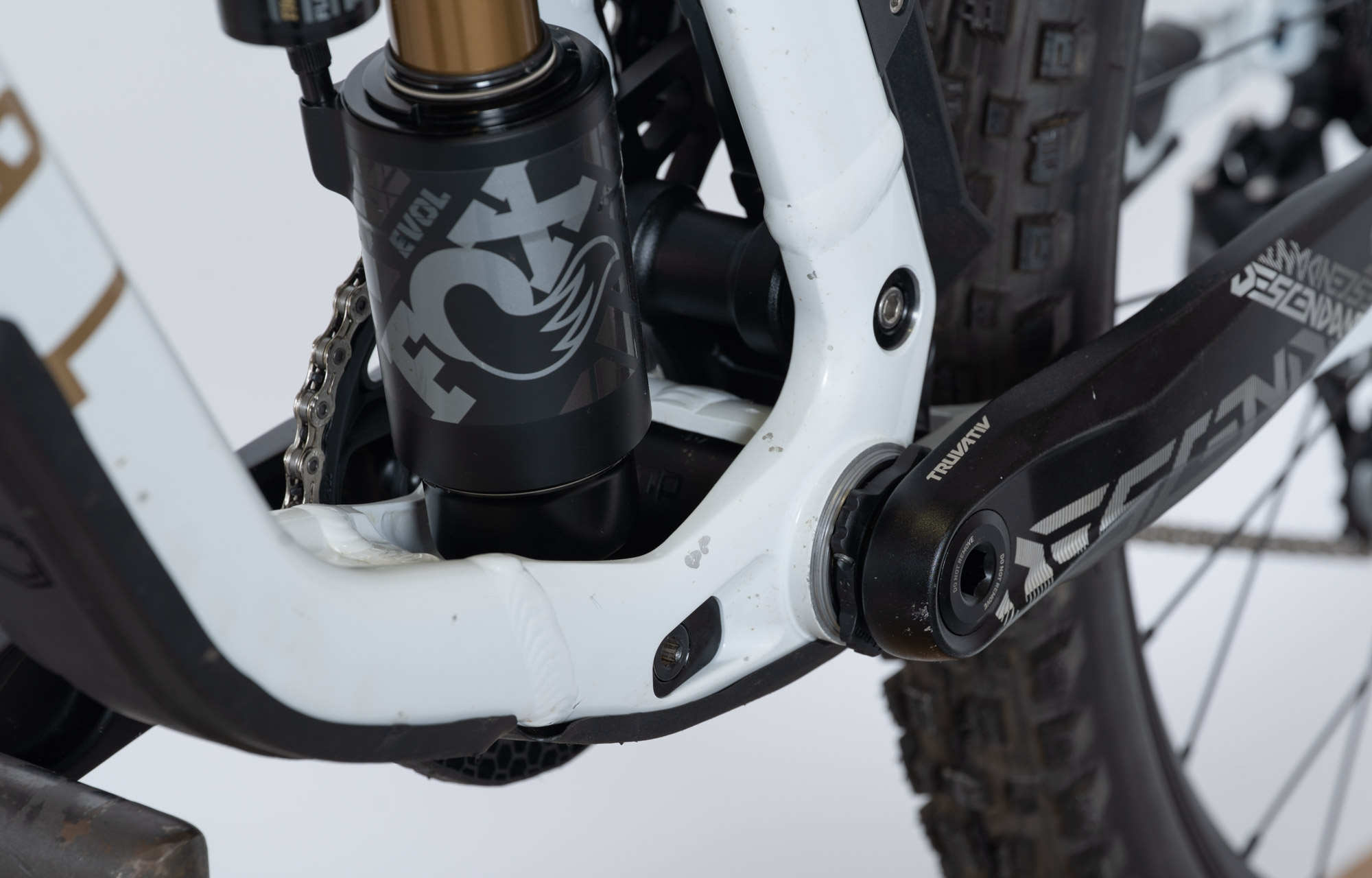 COMMENCAL SUPREME DH V5 SIGNATURE LTD PURE WHITE - L (23151003) image cover number large 9