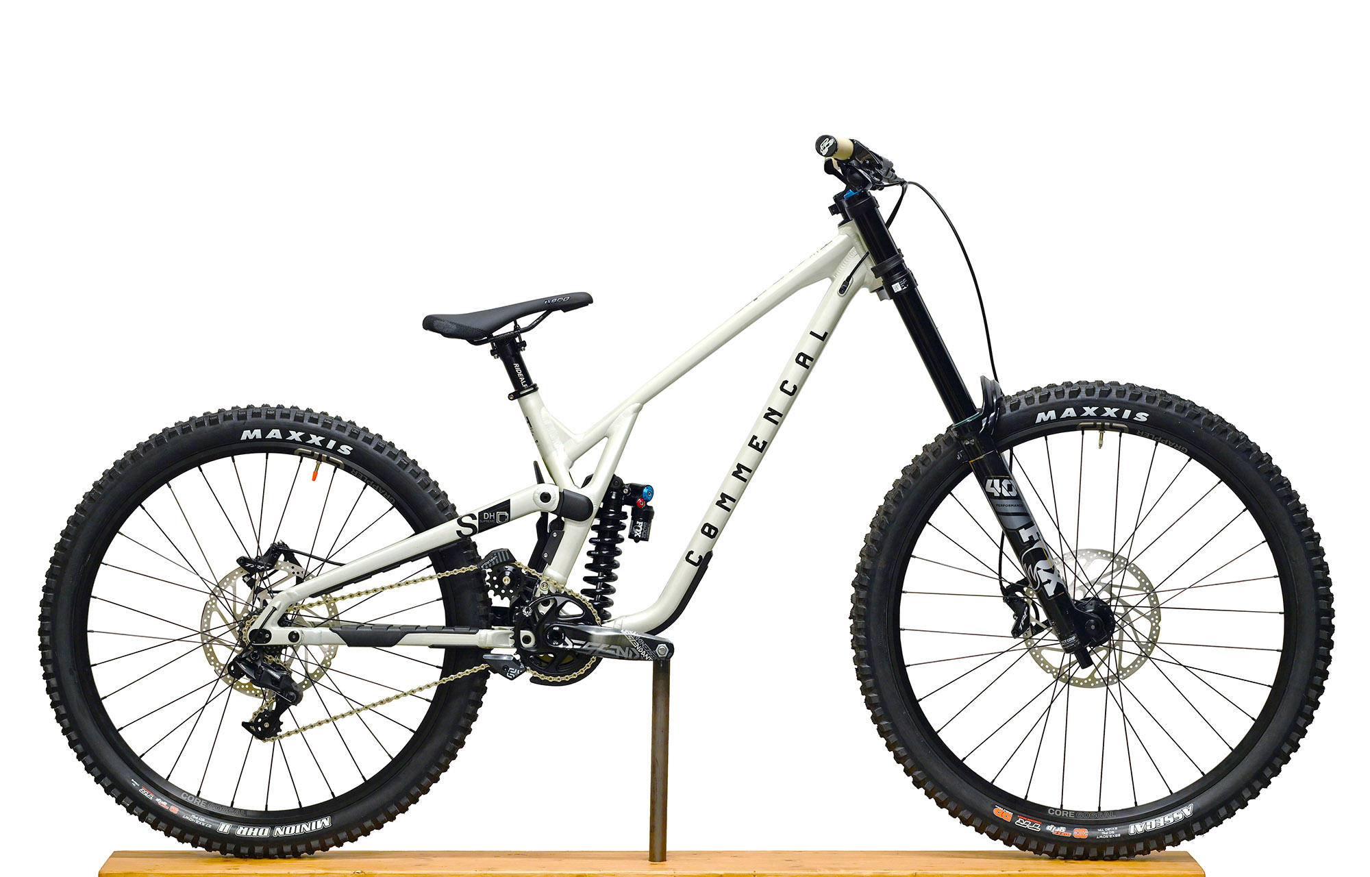 COMMENCAL SUPREME DH V5 ESSENTIAL CLEAR SILVER - M (23150102) image number null