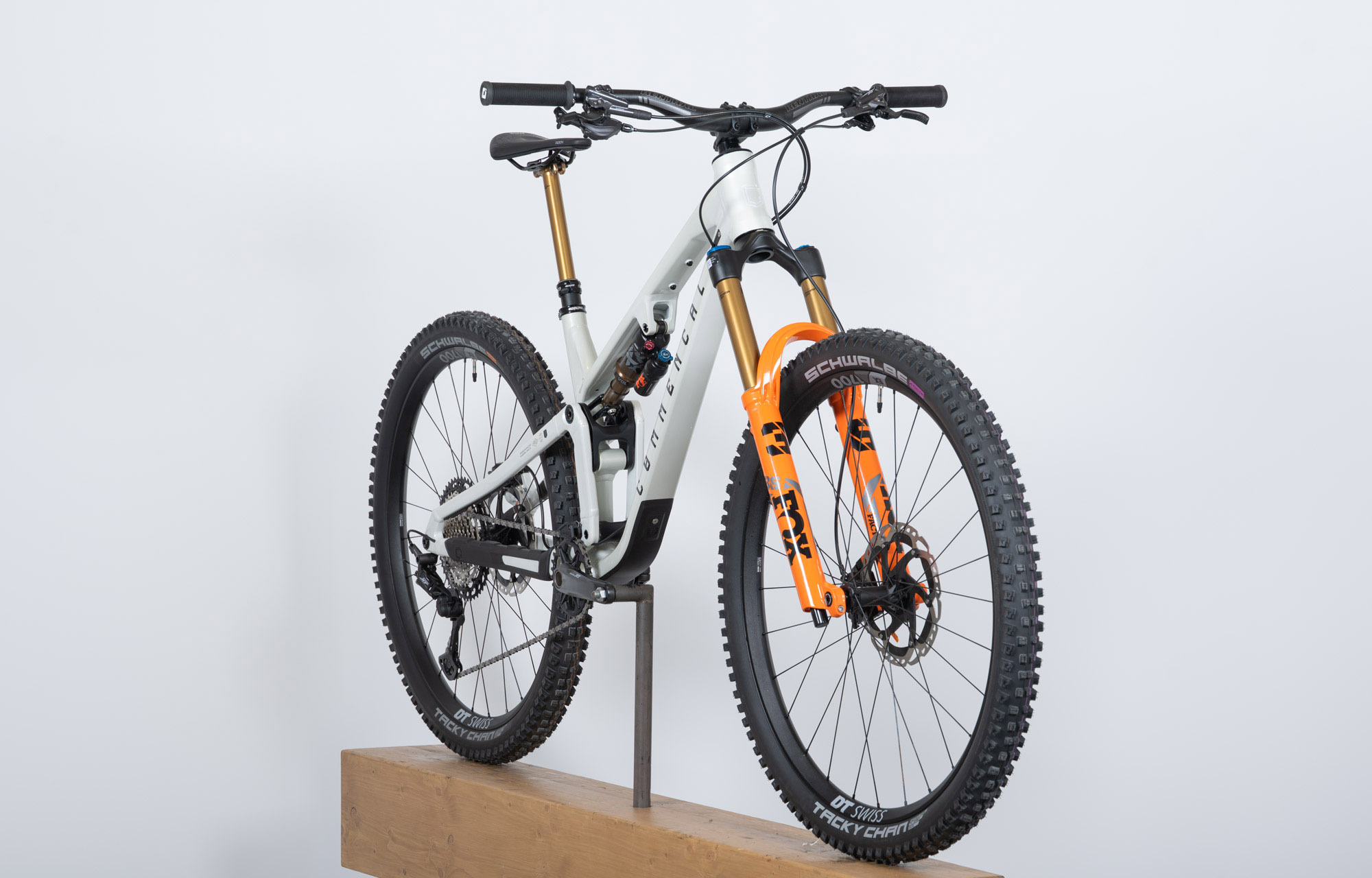 COMMENCAL META V5 SIGNATURE CLEAR SILVER - M (23121002) image cover number large 2