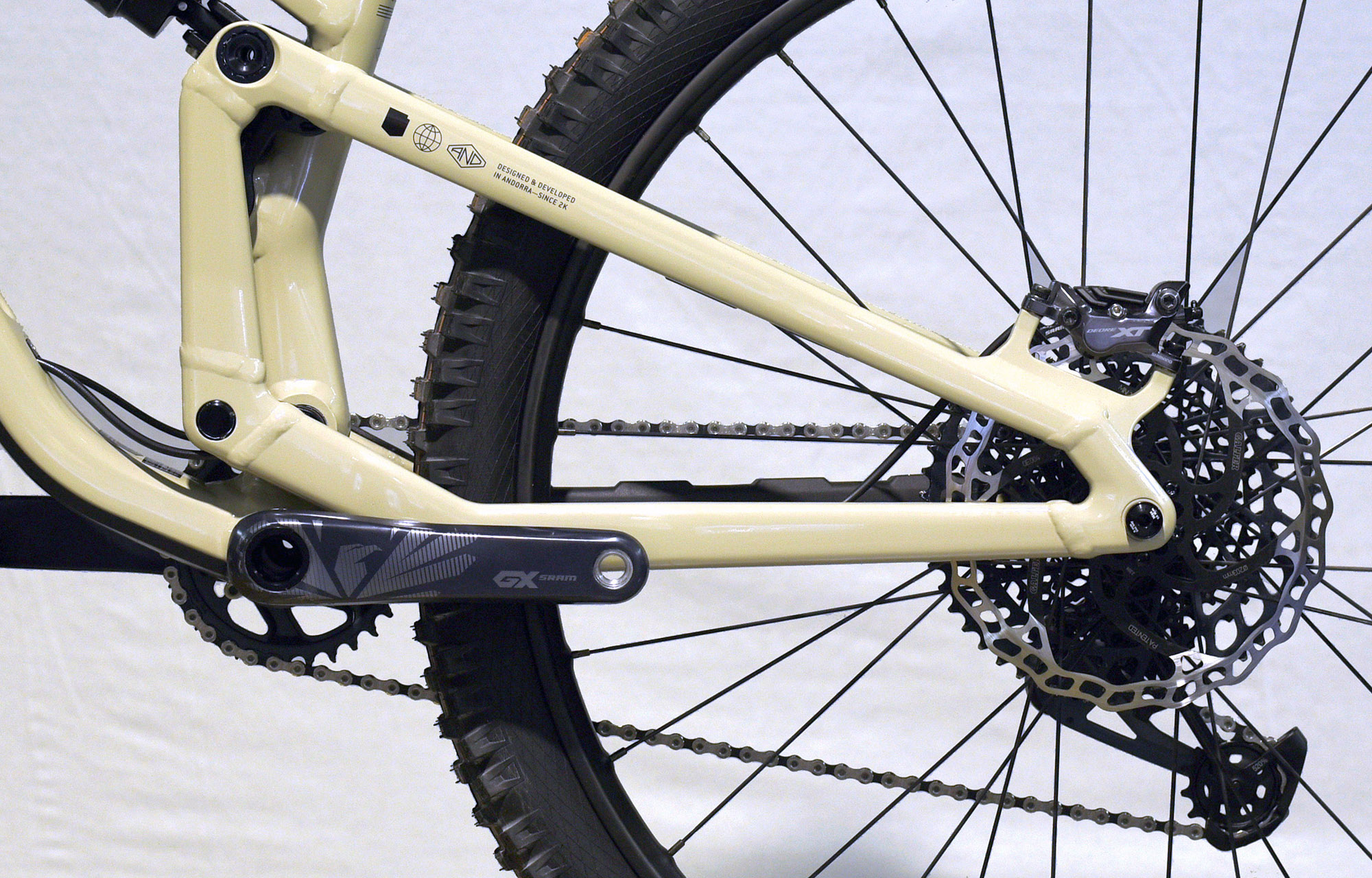 COMMENCAL META V5 CHALK [COMMENCAL TEAM] ALC - M (23100051) image number null
