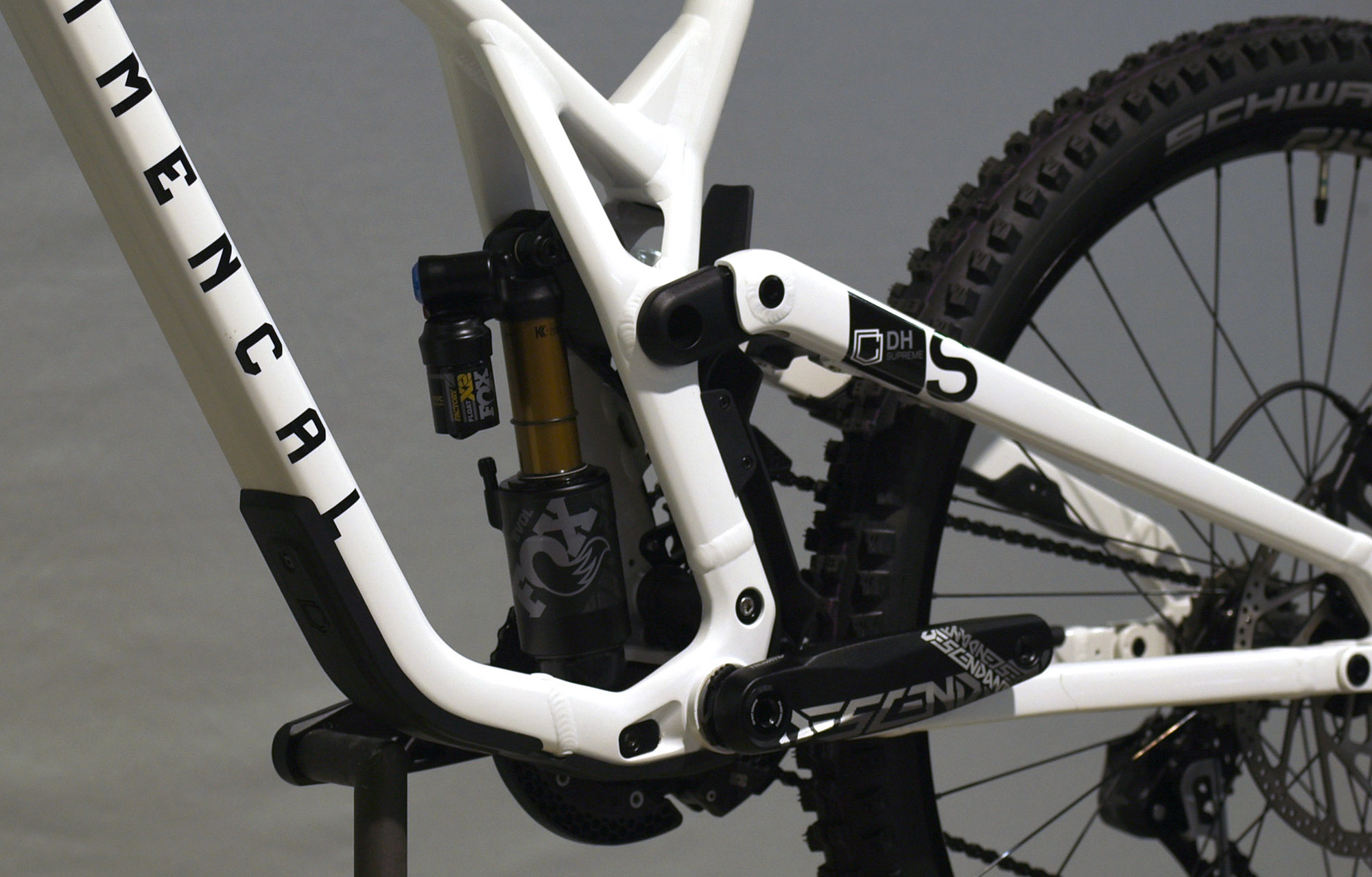 COMMENCAL SUPREME DH V5 SIGNATURE AIR PURE WHITE - L (23150203) image number null