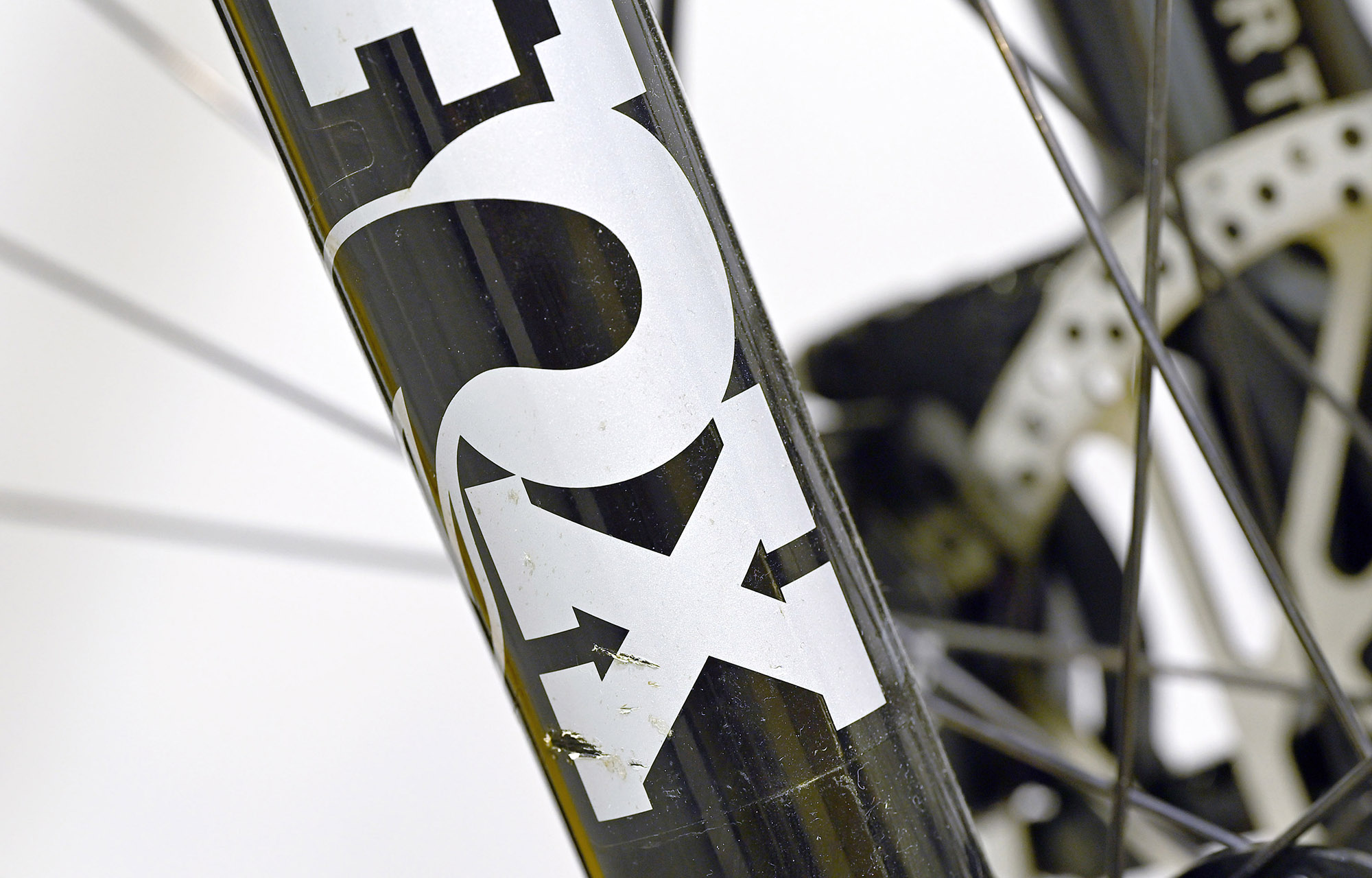 COMMENCAL SUPREME DH V5 ESSENTIAL CLEAR SILVER - L (23150103) image number null