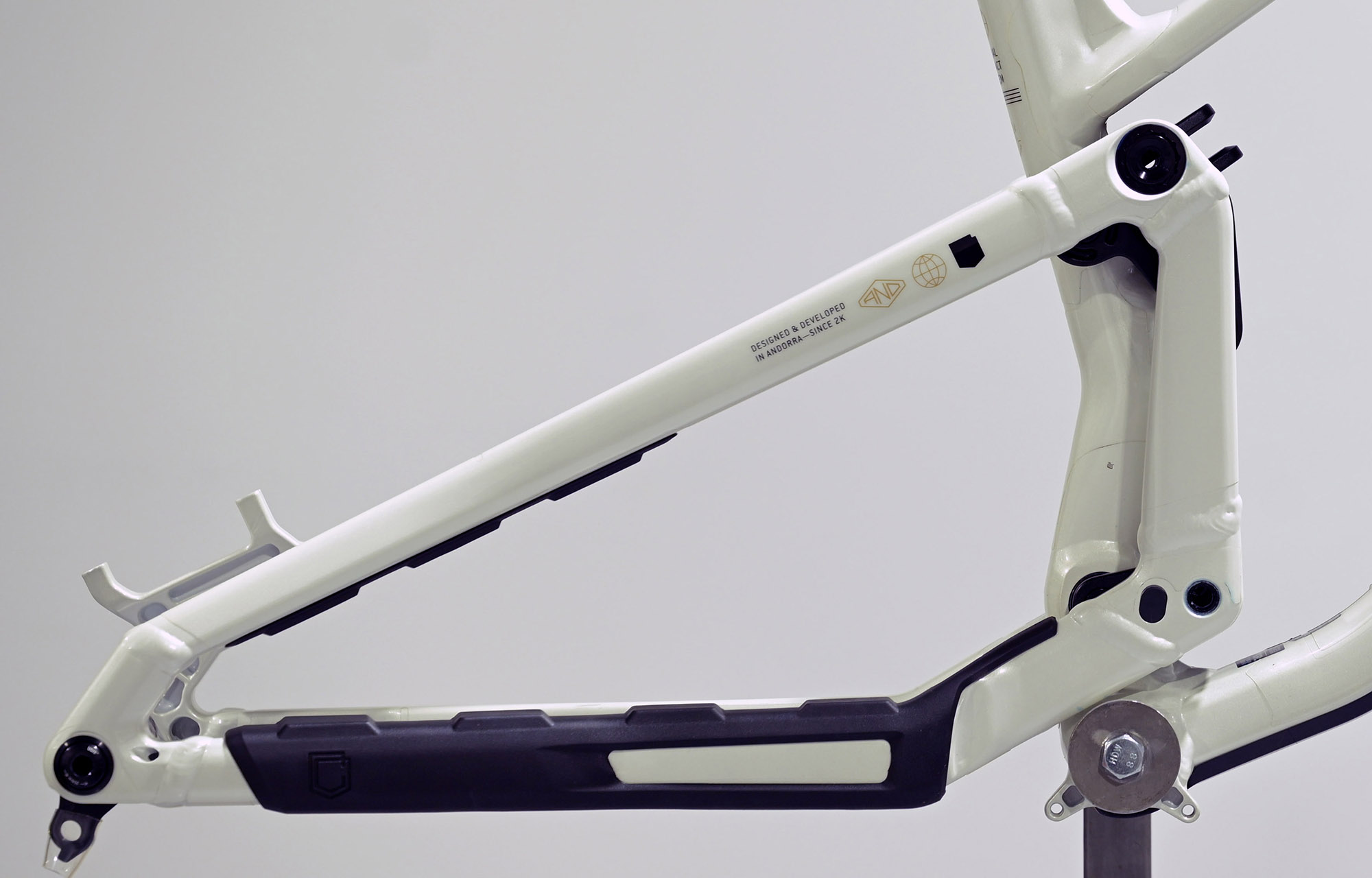 FRAME COMMENCAL META V5 CLEAR SILVER - M (23220502) image number null