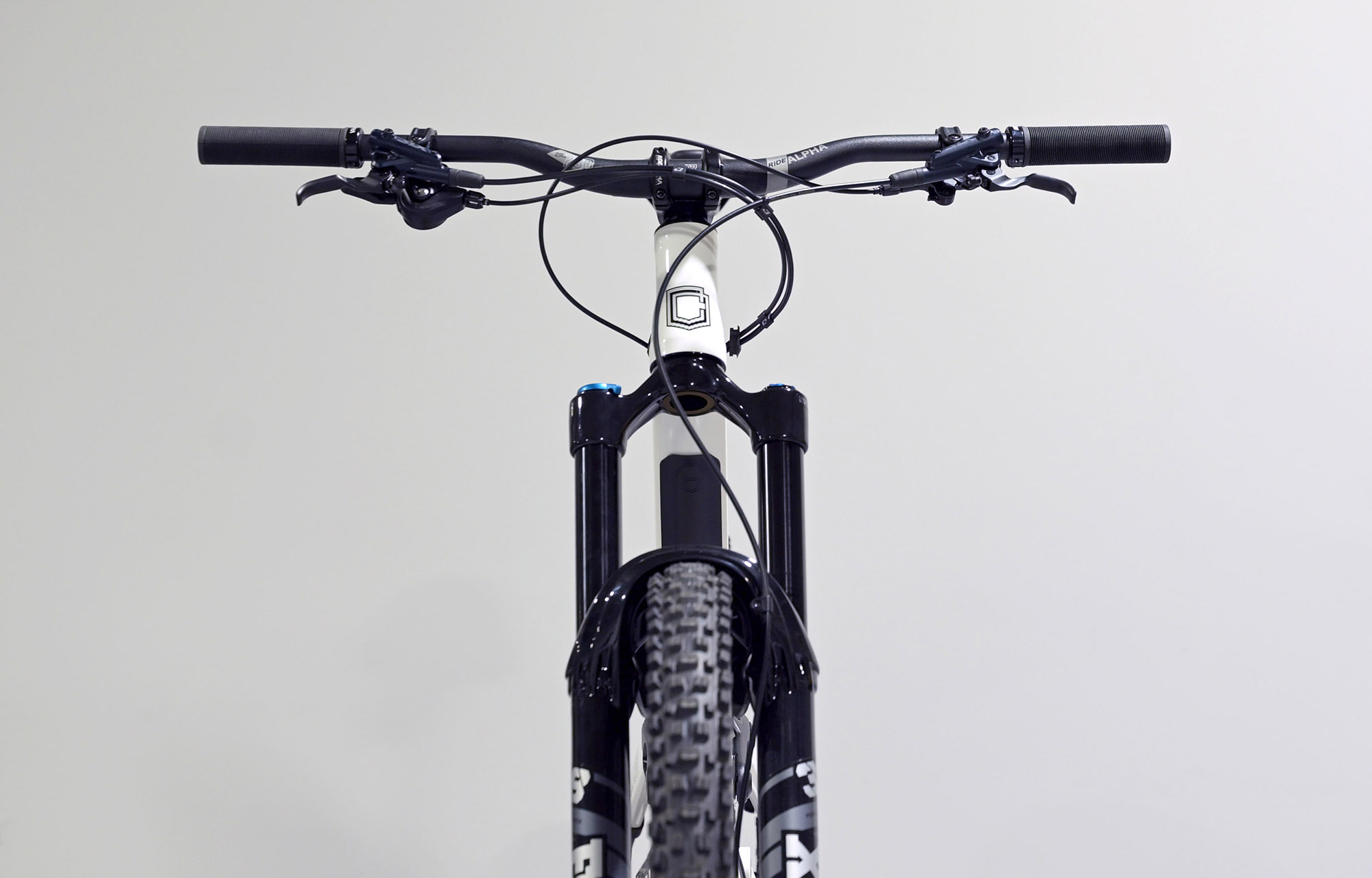 COMMENCAL CLASH ESSENTIAL PURE WHITE - L (24135603) image cover number large 3