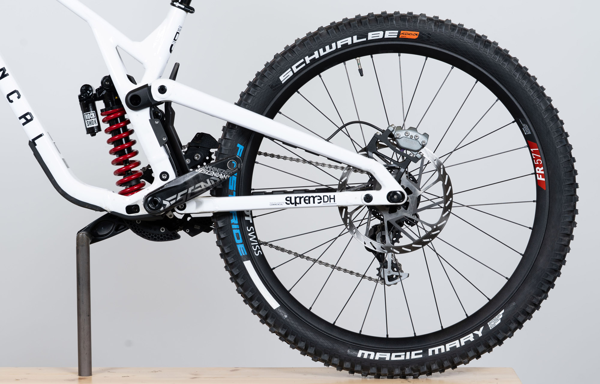 COMMENCAL SUPREME DH V5 ROCKSHOX PURE WHITE - L (24157103) image large number 5