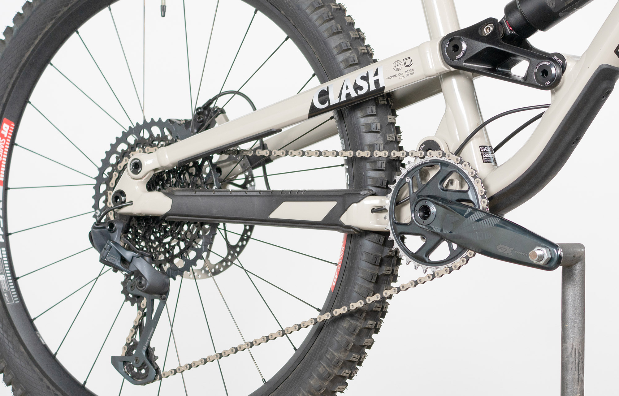 COMMENCAL CLASH SIGNATURE CHALK - L (23130603) image cover number large 1