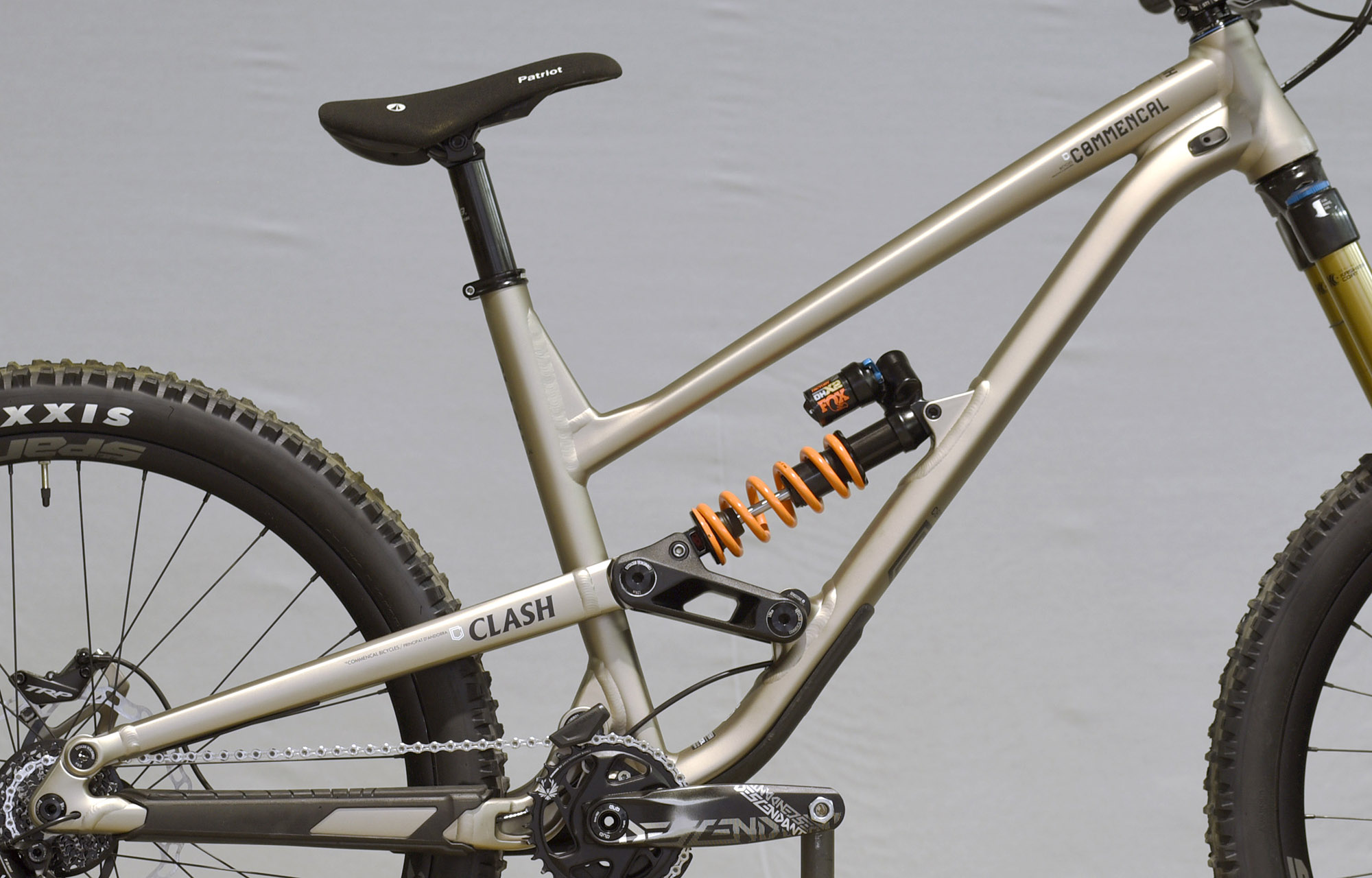 COMMENCAL CLASH PARK EDITION CHAMPAGNE - L (22131703) image number null