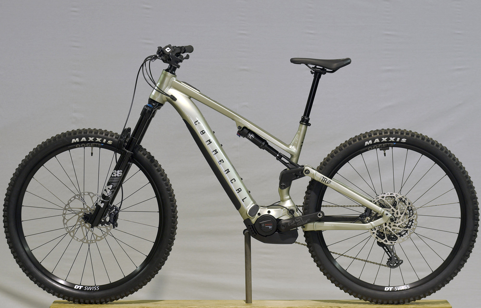 COMMENCAL META POWER TR BOSCH ESSENTIAL 70´S GREEN - L (22182303) 0km image number null