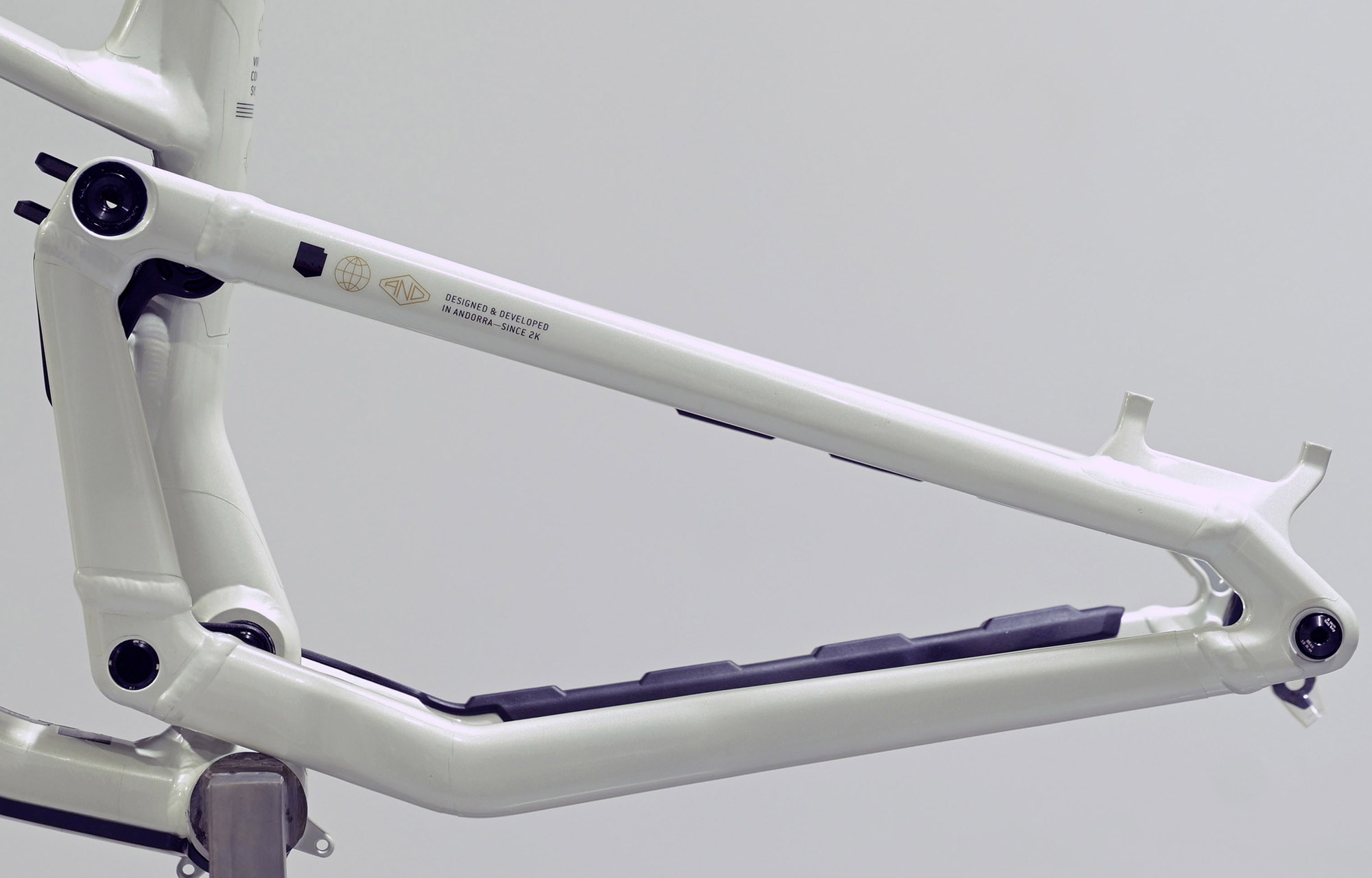 FRAME COMMENCAL META V5 CLEAR SILVER - M (23220502) image number null