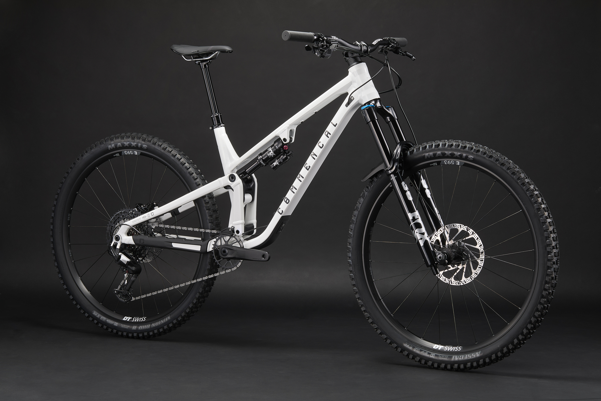 COMMENCAL META V5 ESSENTIAL PURE WHITE 2027 image large number 1