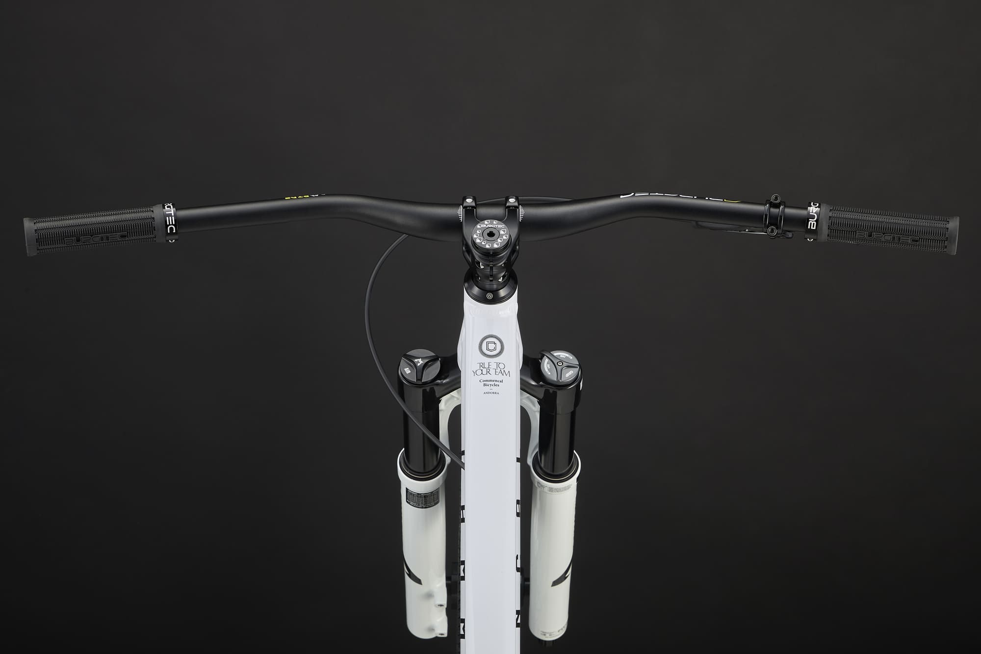 COMMENCAL ABSOLUT BOMBER PURE WHITE 2026 image number null