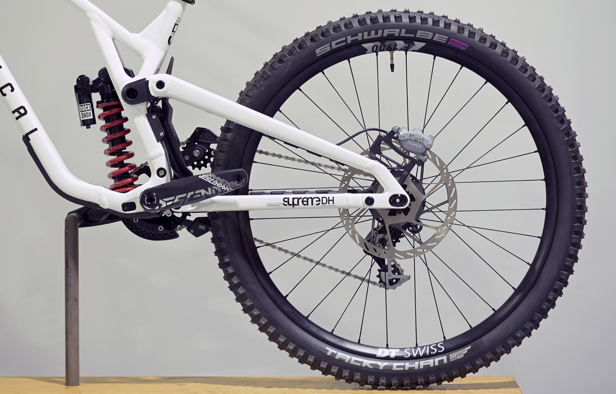 COMMENCAL SUPREME DH V5 ROCKSHOX PURE WHITE - L (24157103) image cover number large 5