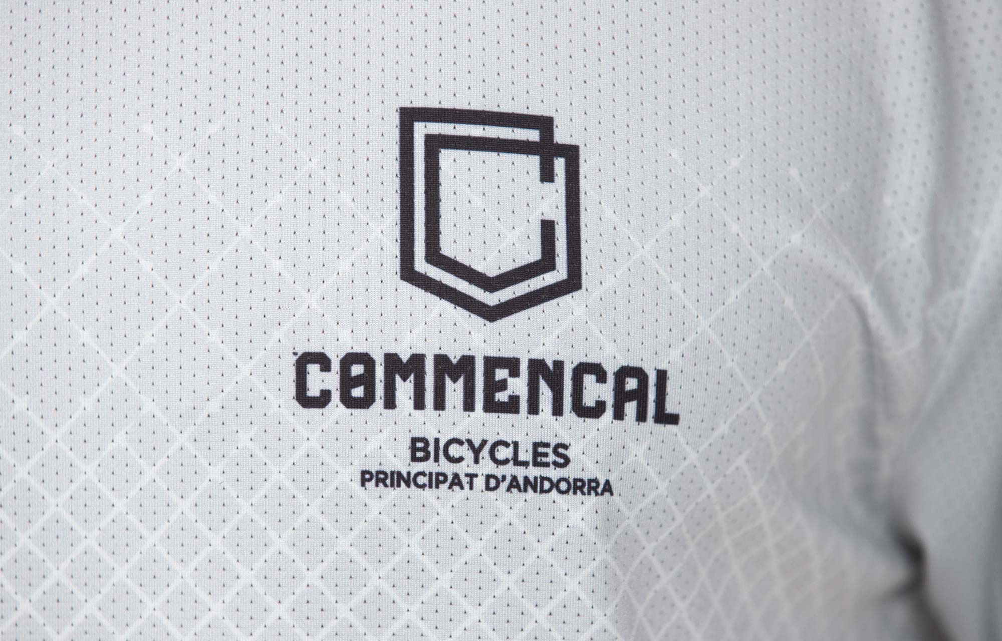 JERSEY MANGAS CORTAS COMMENCAL LIGHT GREY image number 2