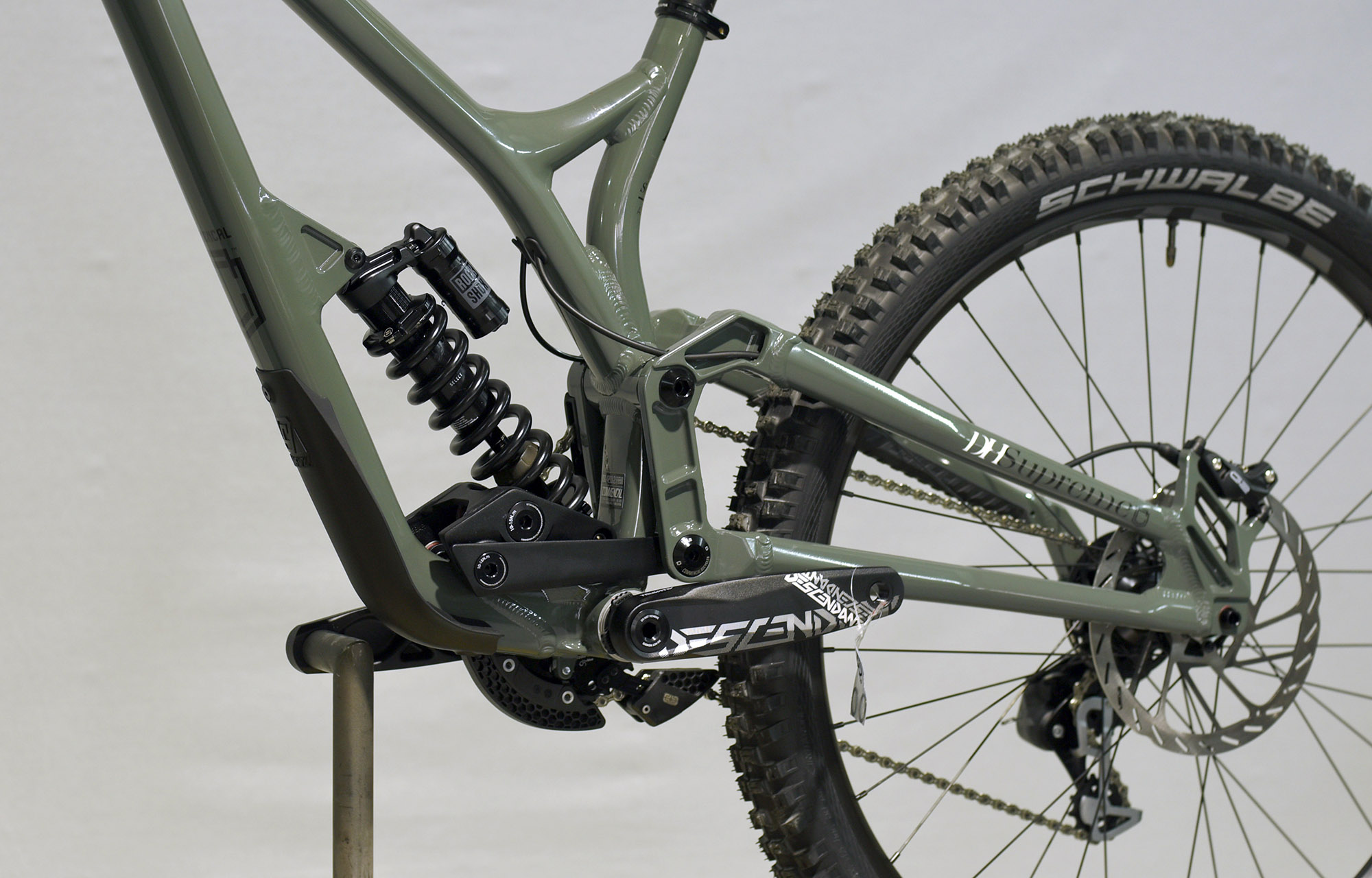 COMMENCAL SUPREME DH 29/27 RACE KESWICK GREEN- L (21151202) image number null