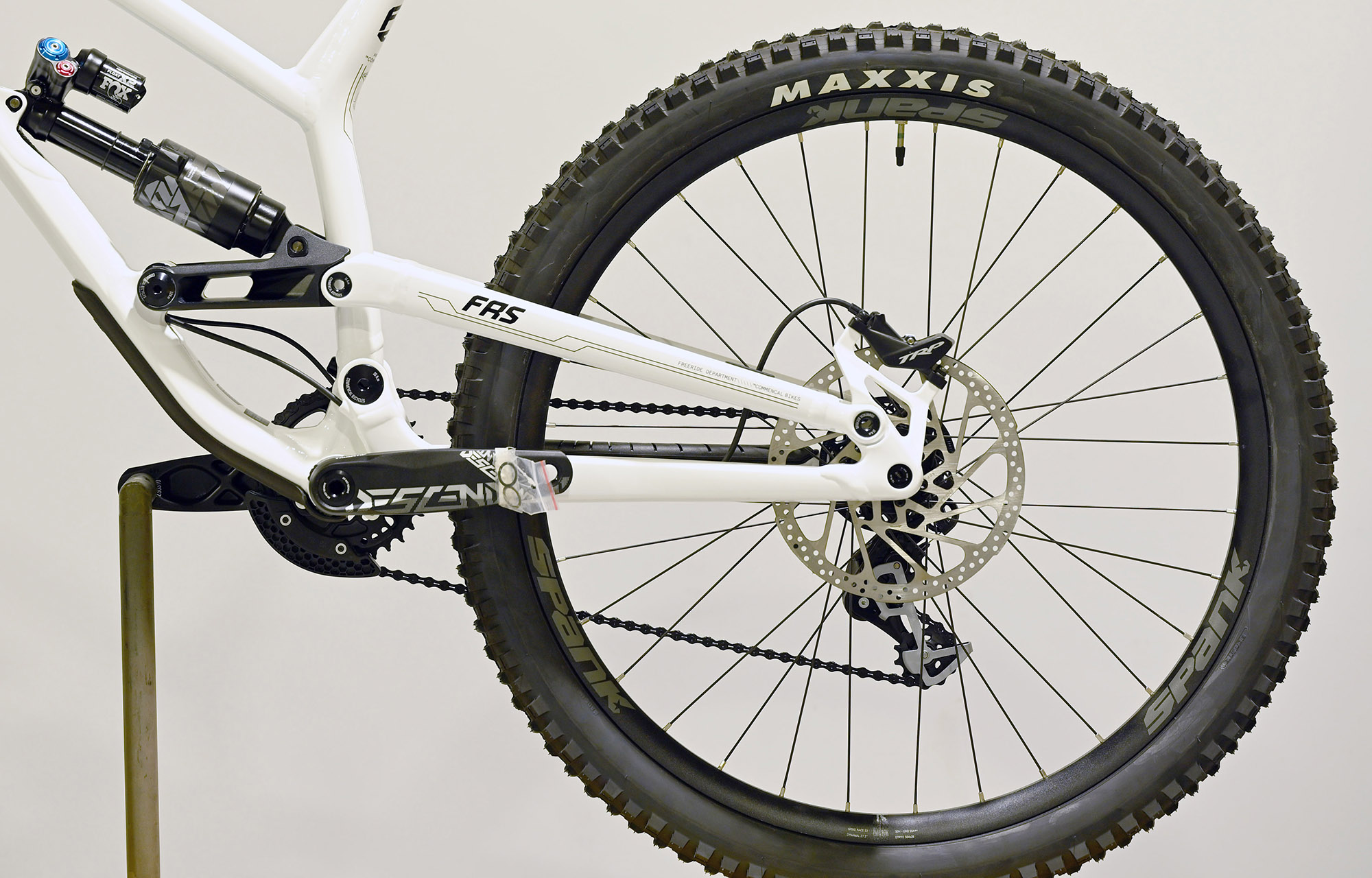 COMMENCAL FRS ESSENTIAL PURE WHITE - L (23150504) image number null