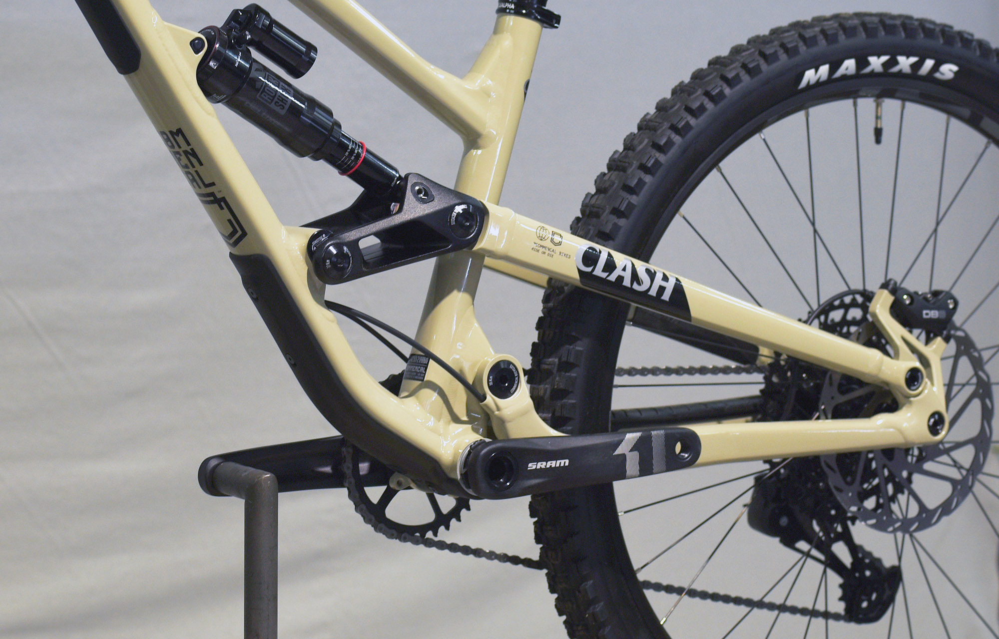 COMMENCAL CLASH RIDE CHALK NEW ROCKSHOX - S (23132101) image number null