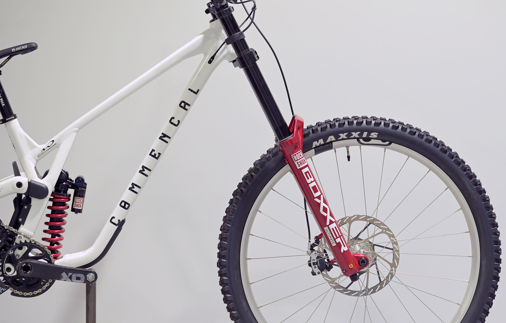 COMMENCAL SUPREME DH V5 ULTIMATE WHISTLER EDITION 2 - L (24157803) image cover number large 1