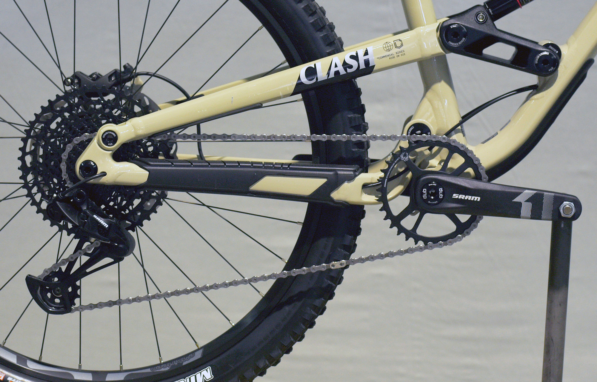 COMMENCAL CLASH RIDE CHALK NEW ROCKSHOX - S (23132101) image number null