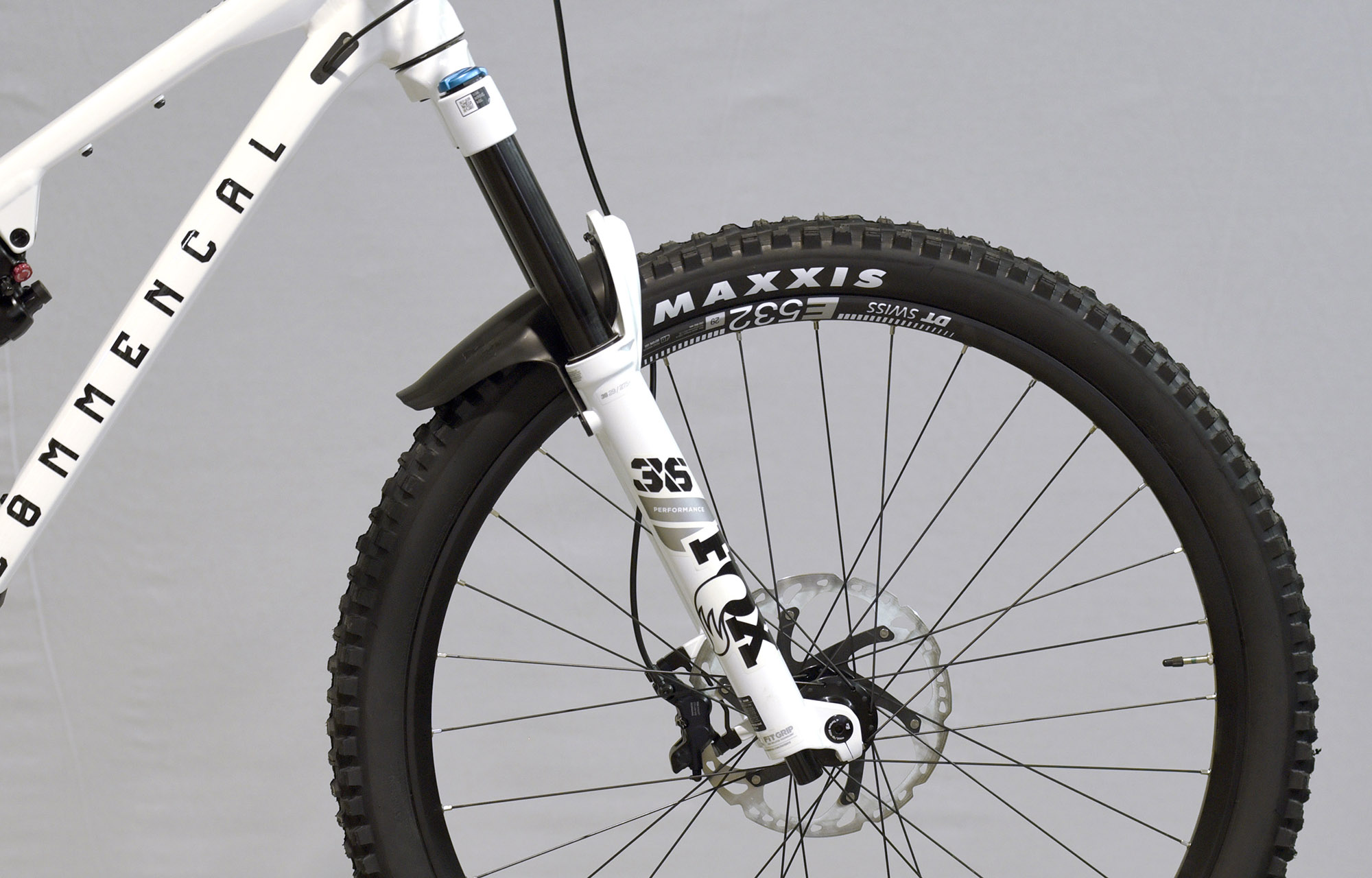 COMMENCAL META V5 ESSENTIAL PURE WHITE - M (23121202) image number null