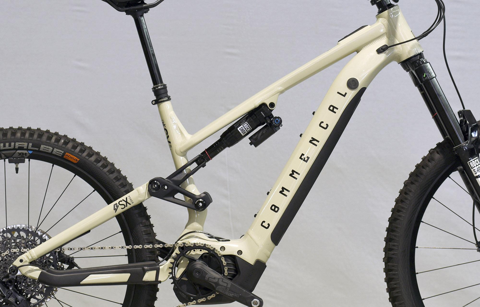 COMMENCAL META POWER SX BOSCH RACE CHALK - L (23181403) 4 km image number null