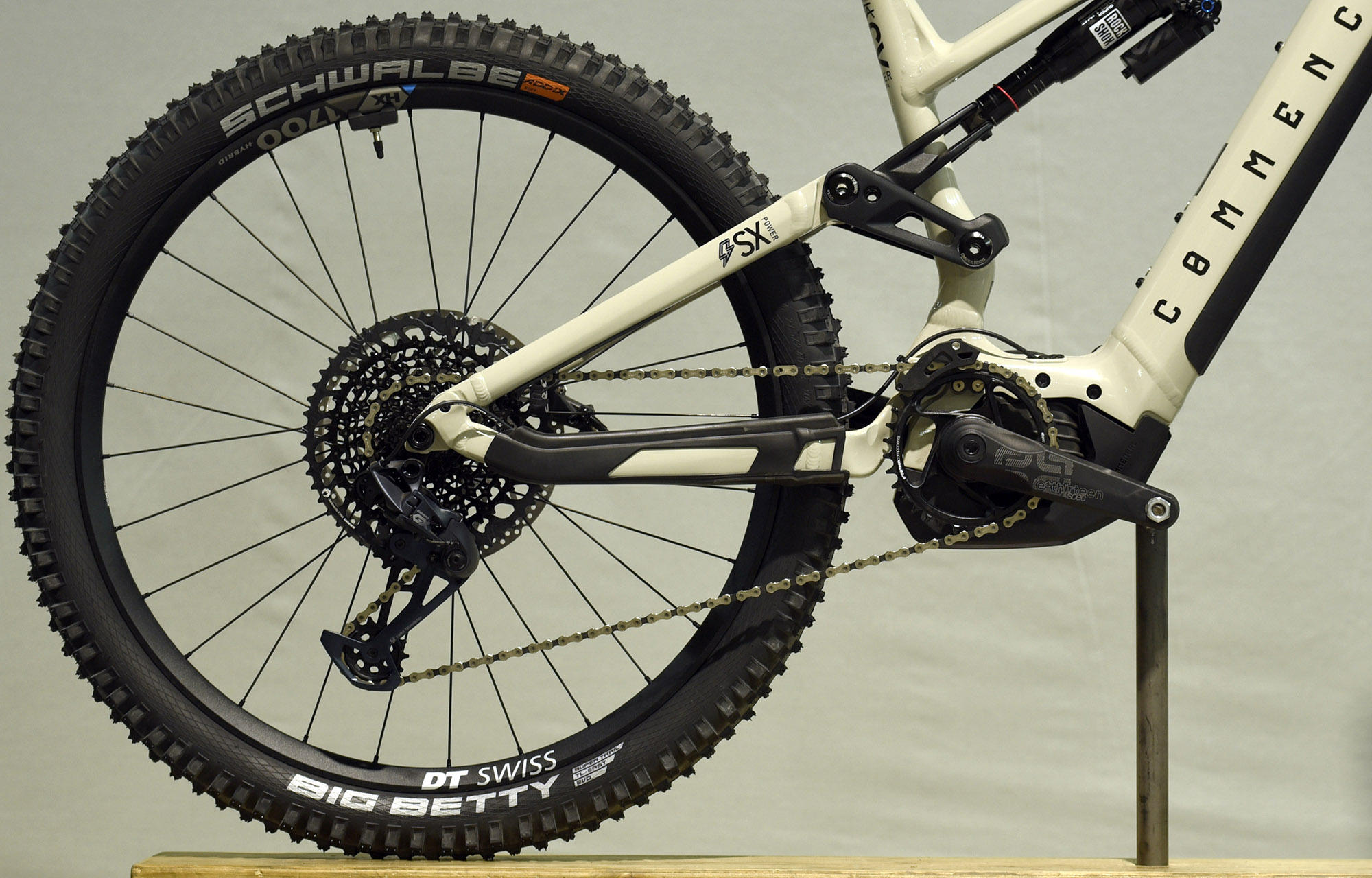 COMMENCAL META POWER SX BOSCH RACE CHALK - L (23181403) 3 km image number null