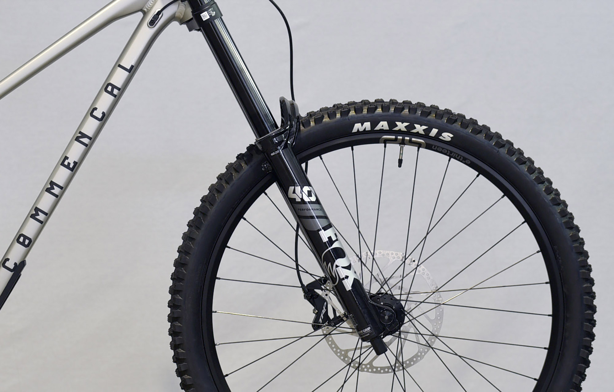 COMMENCAL SUPREME DH V5 ESSENTIAL SILVER - L (23150903) image number null