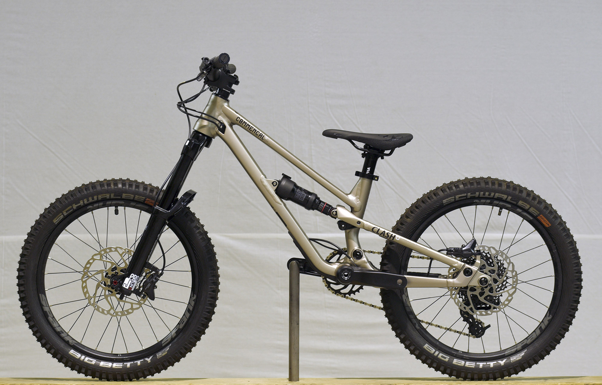 COMMENCAL CLASH 20 V2 CHAMPAGNE - (22170500) image number null