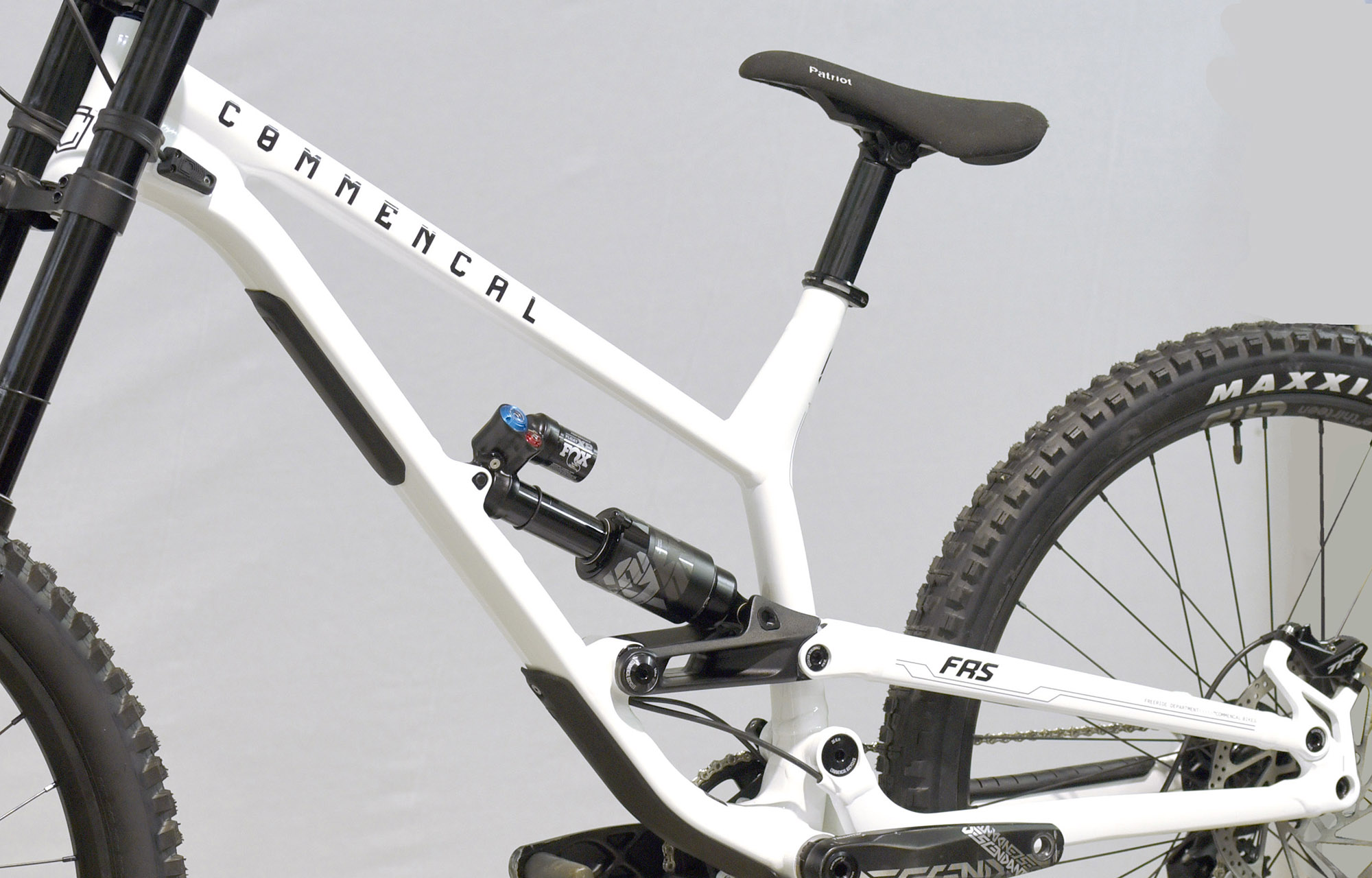 COMMENCAL FRS ESSENTIAL PURE WHITE - L (22150504) image number null