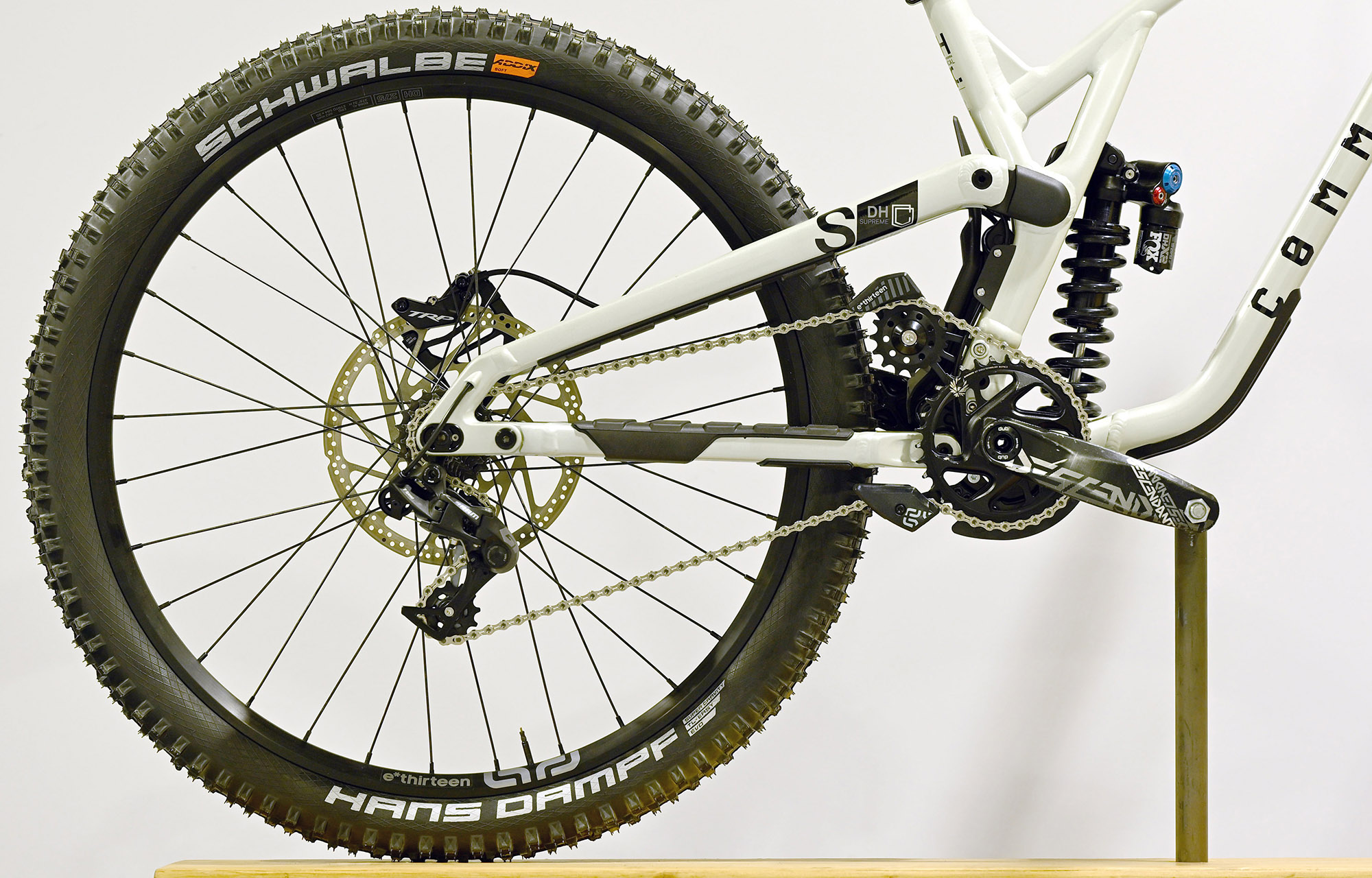 COMMENCAL SUPREME DH V5 ESSENTIAL CLEAR SILVER - L (23150103) image number null