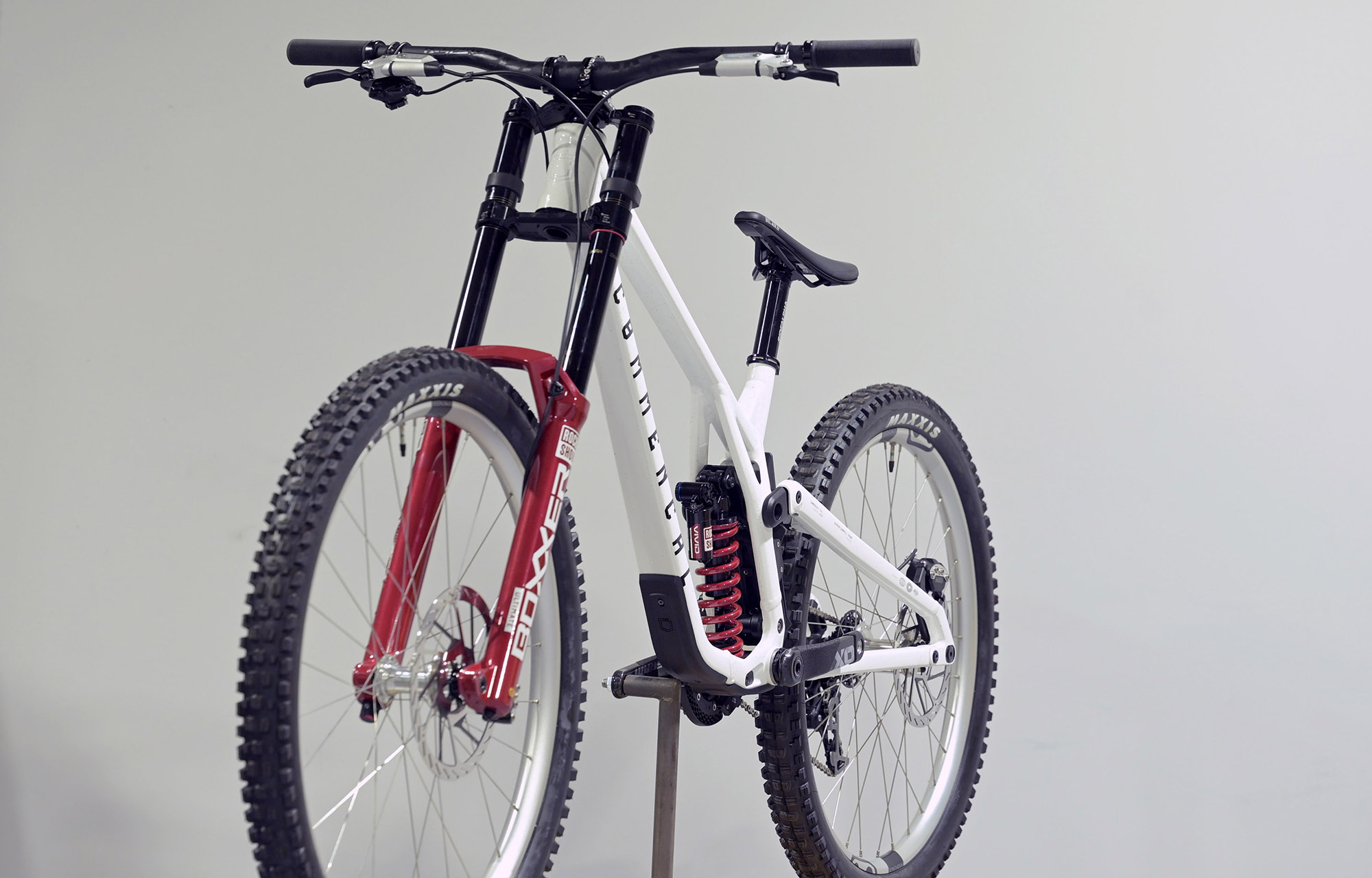 COMMENCAL SUPREME DH V5 ULTIMATE WHISTLER EDITION 2 - L (24157803) image cover number large 5