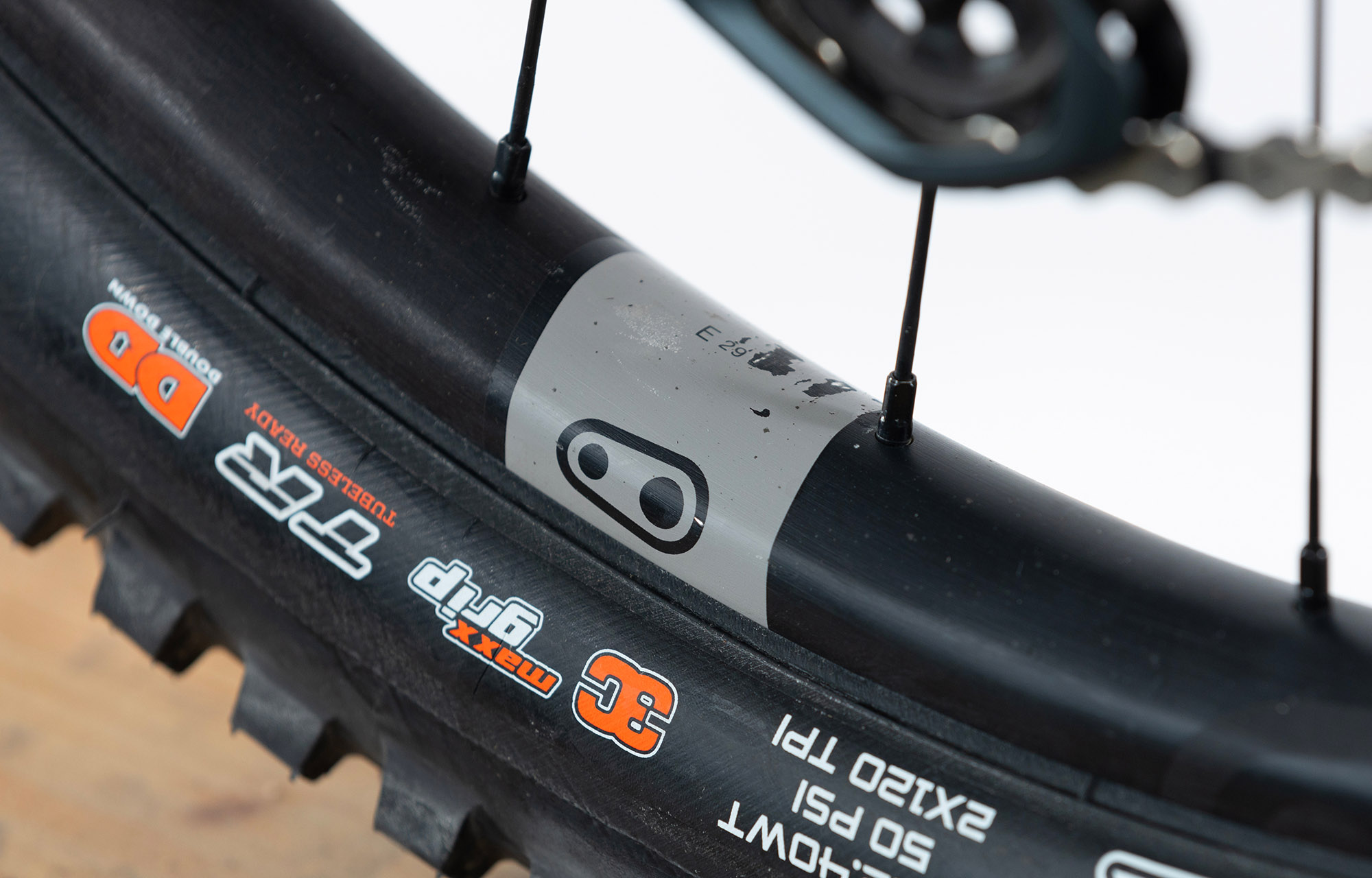 COMMENCAL META V5 RACE SPARKLY BLUE - XL (23121304) image cover number large 0