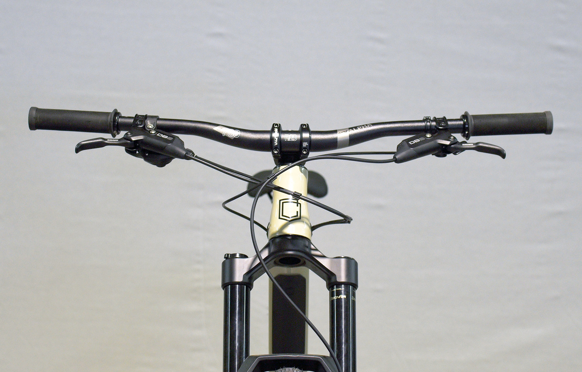 COMMENCAL CLASH RIDE CHALK NEW ROCKSHOX - S (23132101) image number null