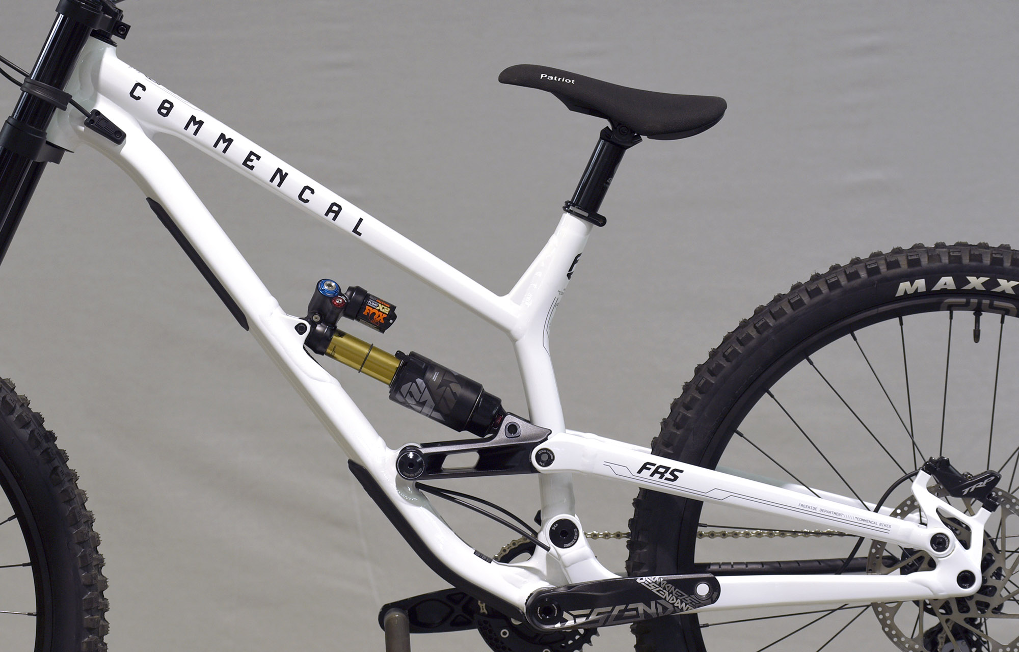 COMMENCAL FRS ESSENTIAL PURE WHITE - M (22150502) image number null