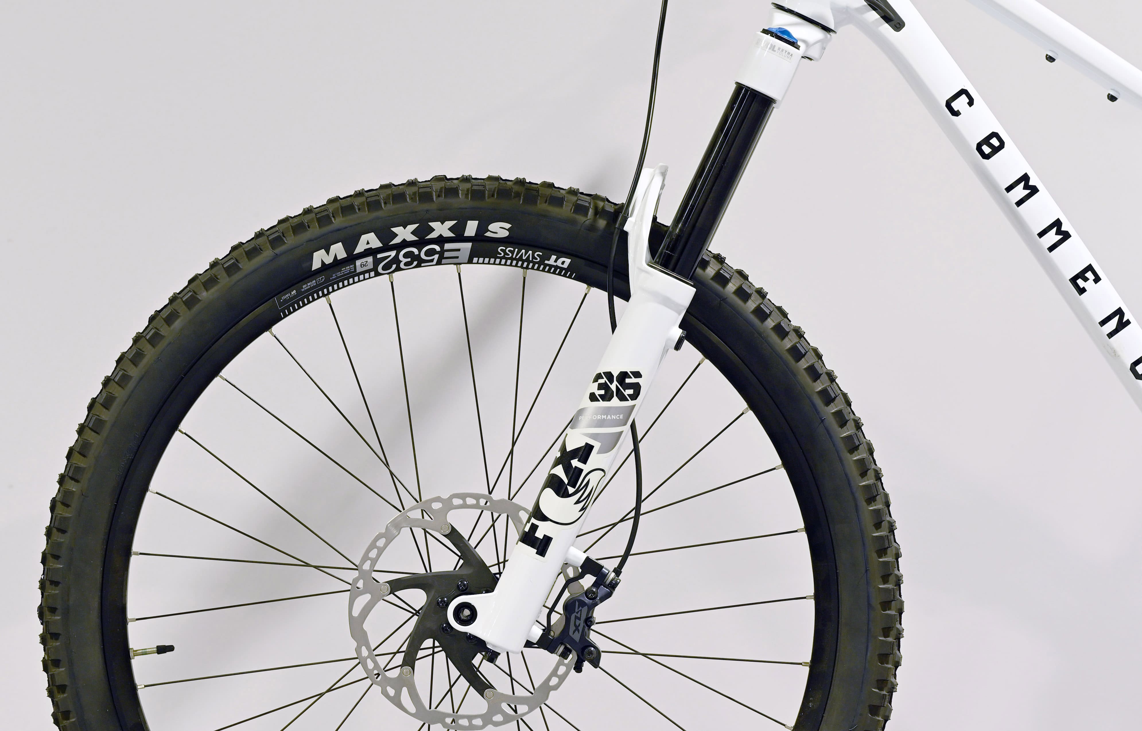 COMMENCAL META V5 ESSENTIAL PURE WHITE - L (23121103) image number null