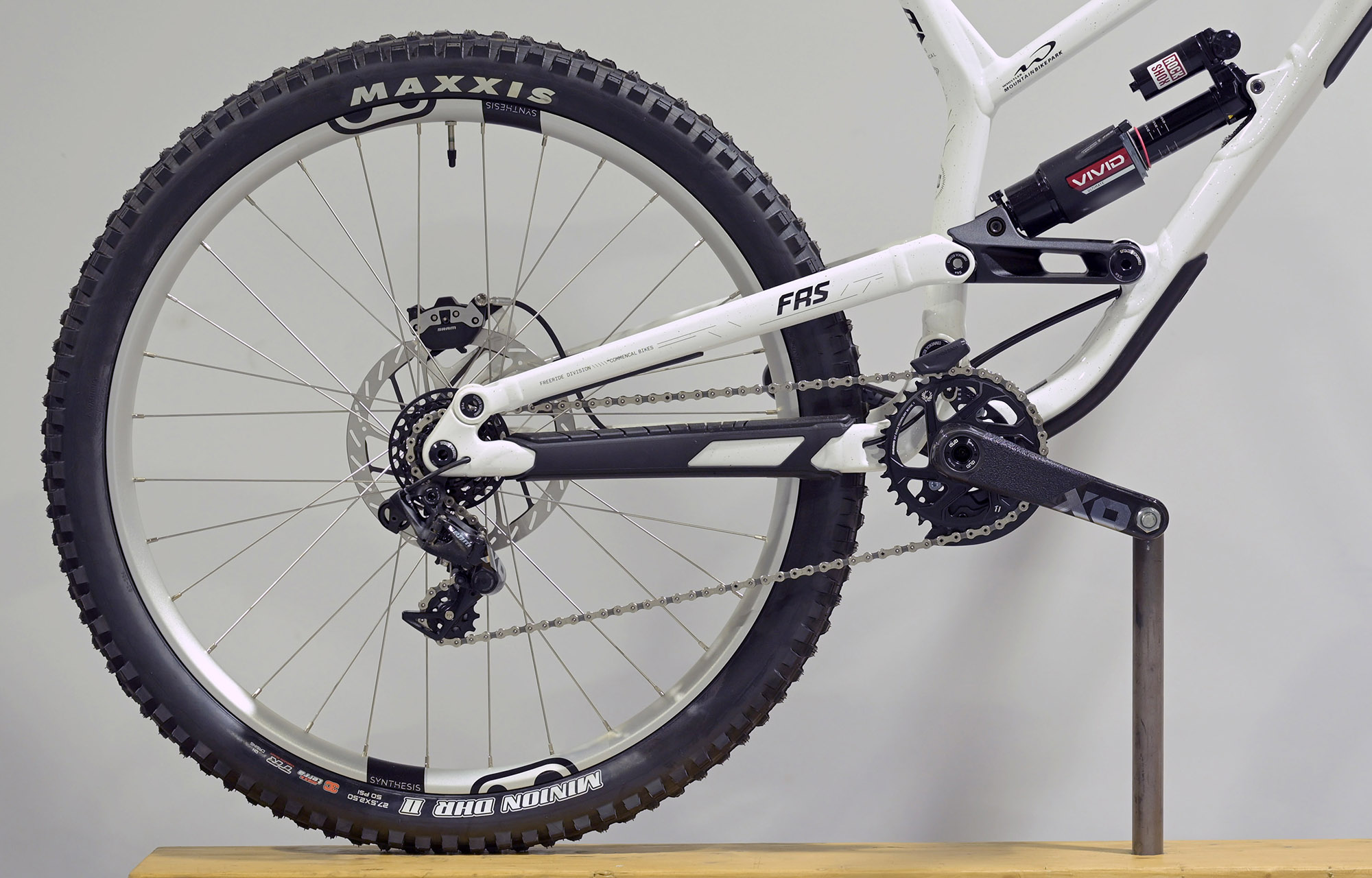 COMMENCAL FRS ULTIMATE WHISTLER EDITION 2 - M (24158202) image cover number large 0