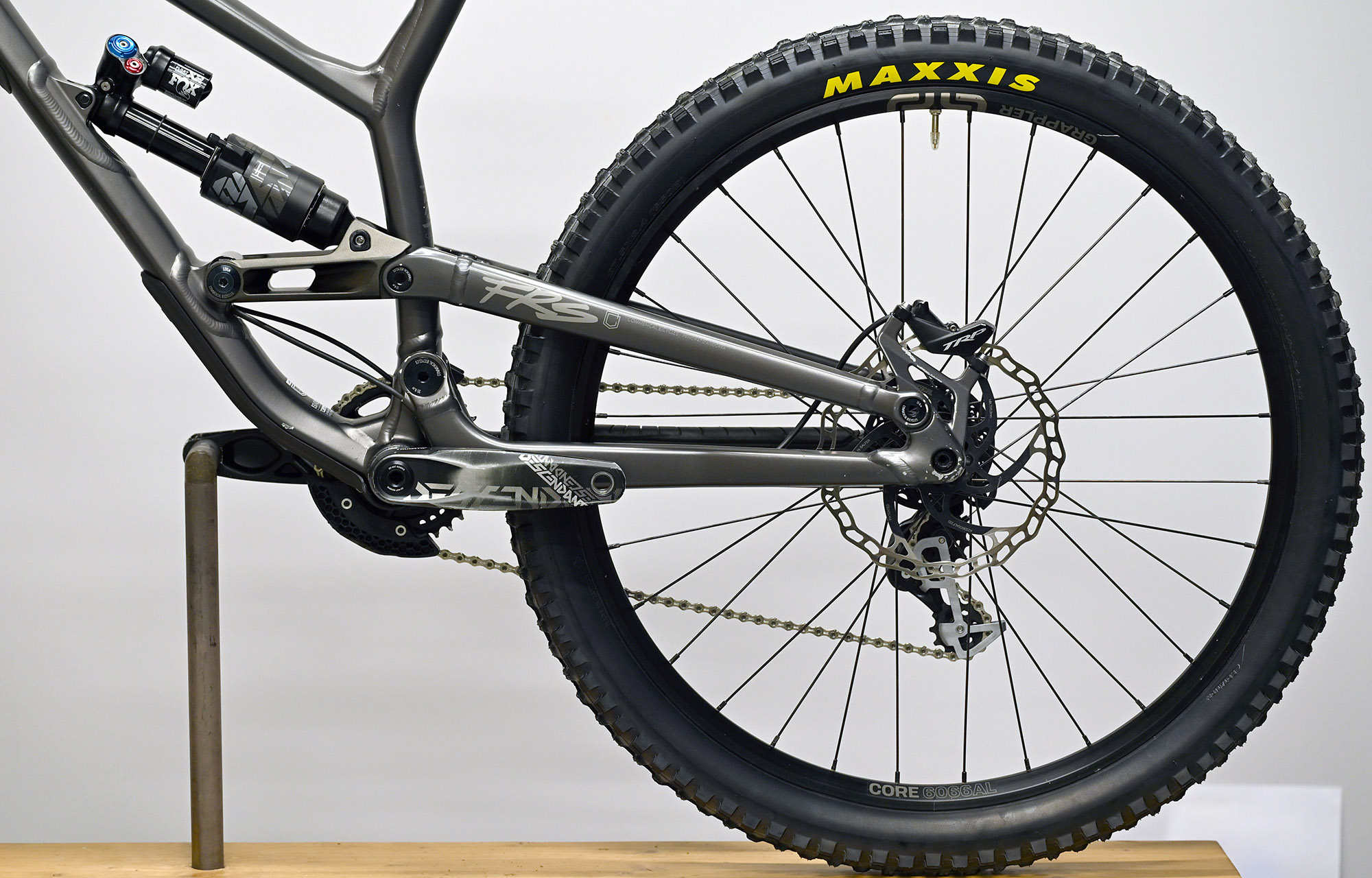 COMMENCAL FRS ESSENTIAL DARK SLATE - L (22150503) image number null