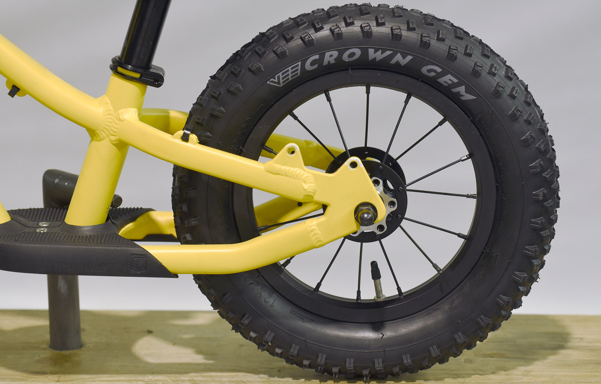 COMMENCAL RAMONES PUSH BIKE OHLINS YELLOW - 12 (23177801) image number null