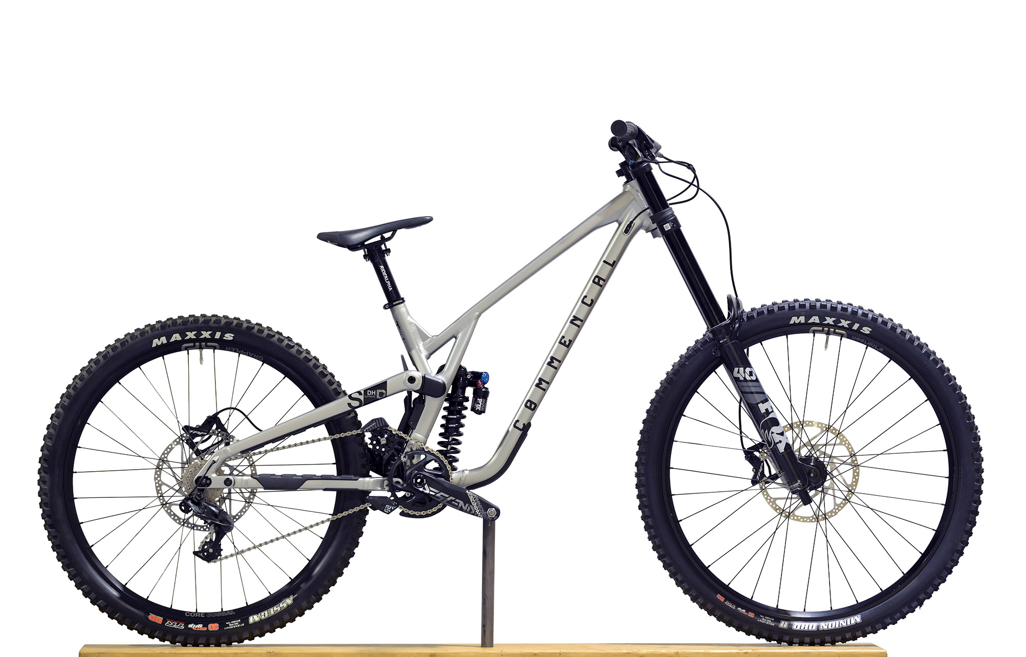 COMMENCAL SUPREME DH V5 ESSENTIAL SILVER - M (23150902) image number null
