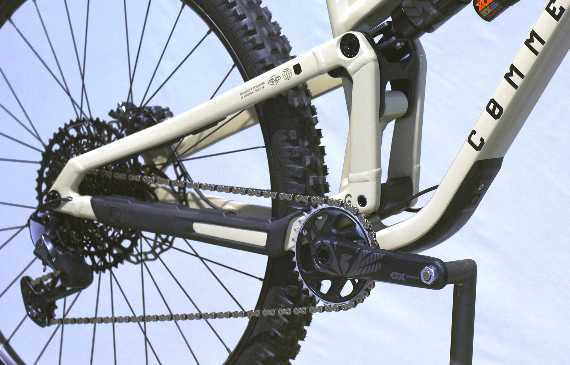 COMMENCAL META V5 CHALK [COMMENCAL TEAM] ALC - M (23100051) image number null