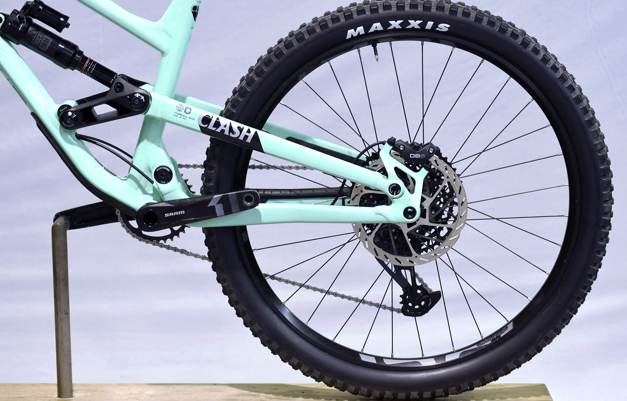 COMMENCAL CLASH RIDE EMERALD GREEN NEW ROCKSHOX - M (23130102) image number null