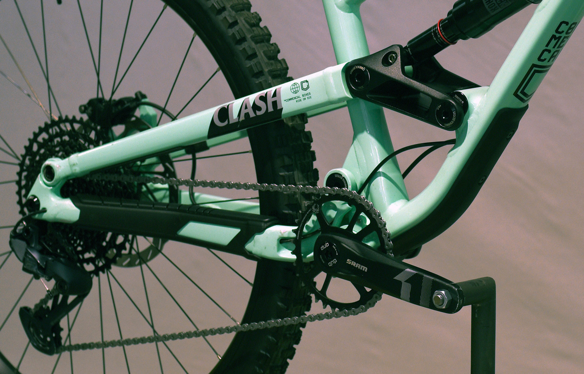 COMMENCAL CLASH RIDE EMERALD GREEN NEW ROCKSHOX - M (23130102) image number null