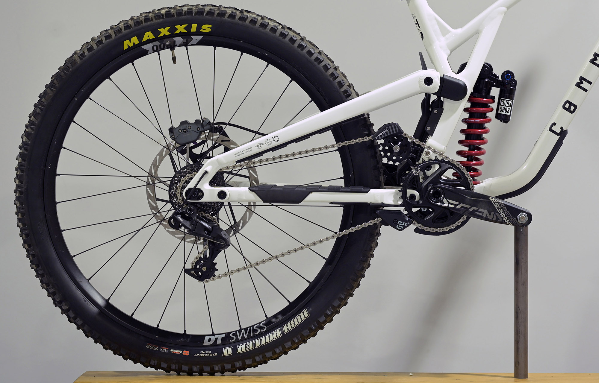 COMMENCAL SUPREME DH V5 ROCKSHOX PURE WHITE - L (24157103) image cover number large 0