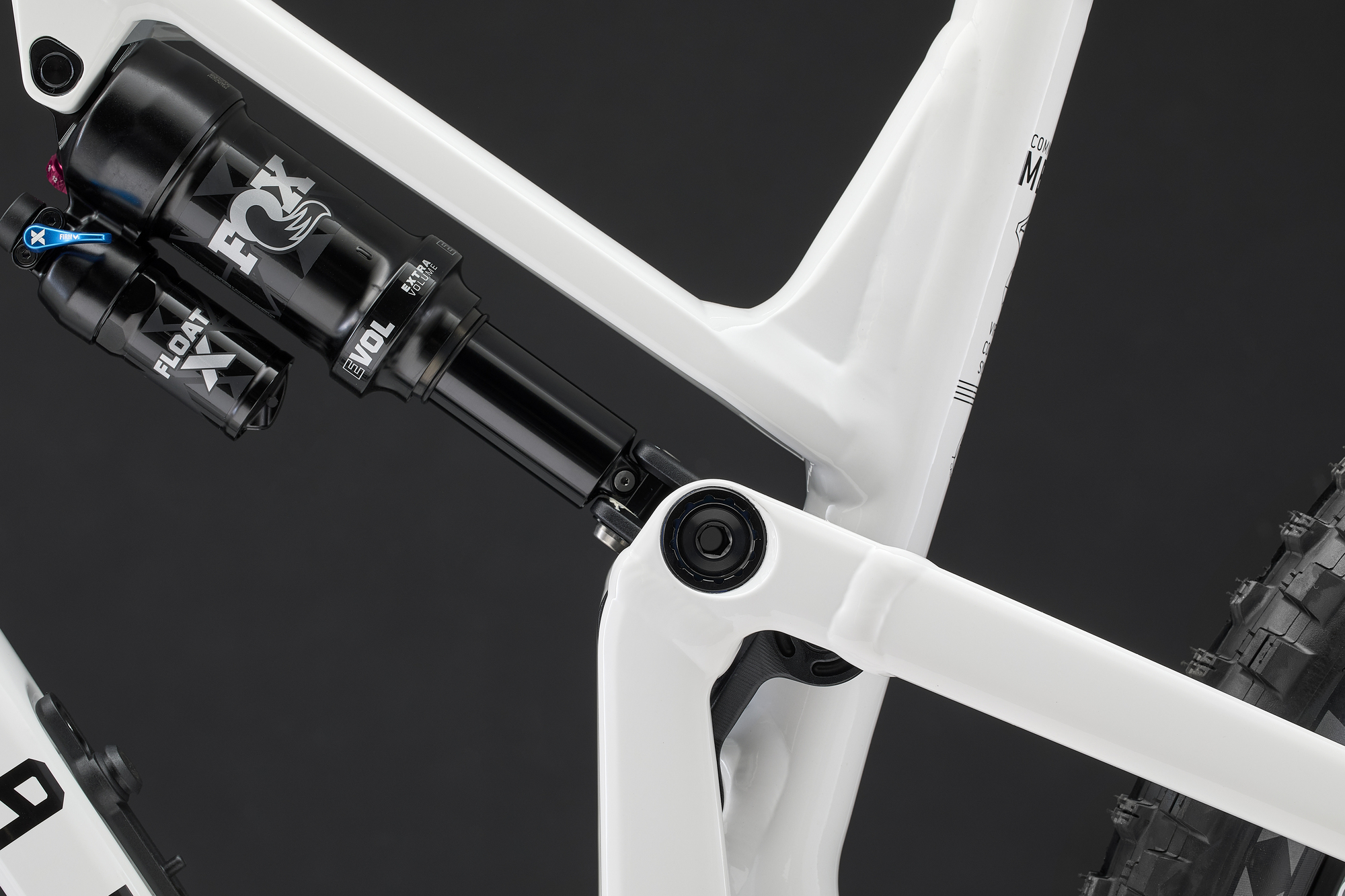 COMMENCAL META V5 ESSENTIAL PURE WHITE 2027 image large number 9